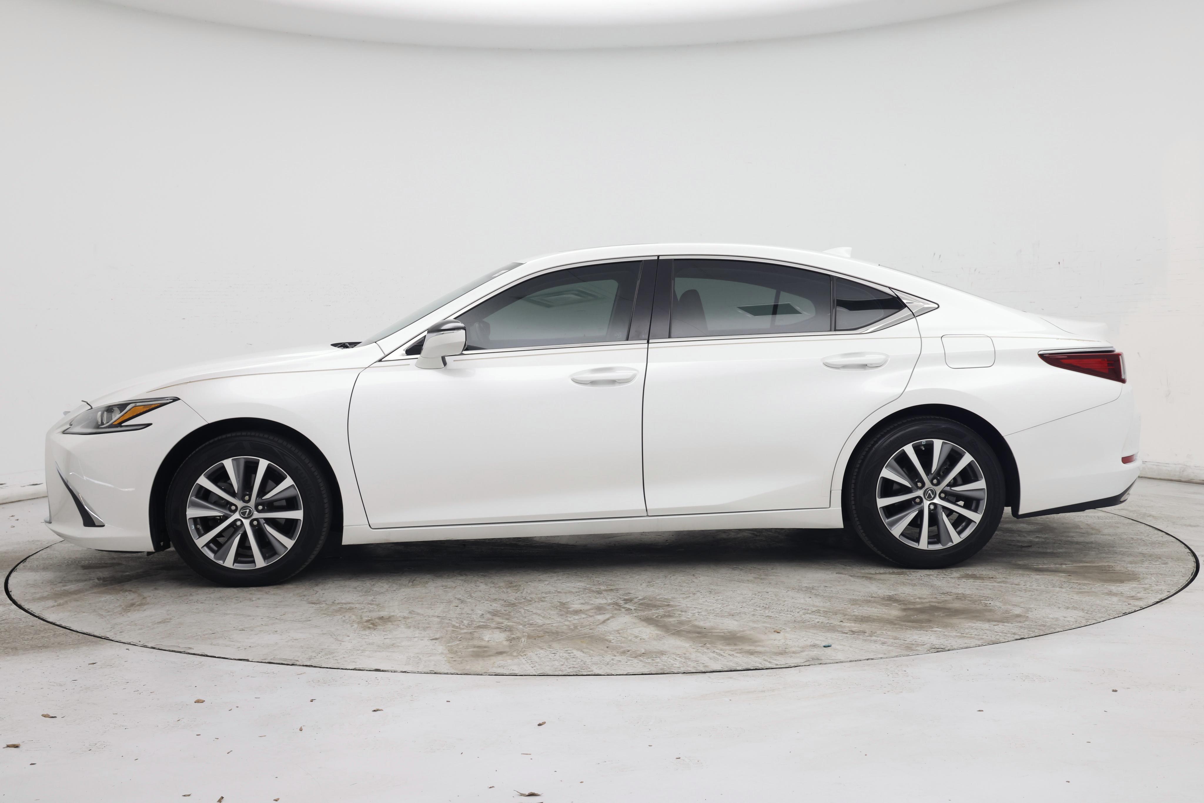 Thumbnail: 2019 Lexus ES - 3