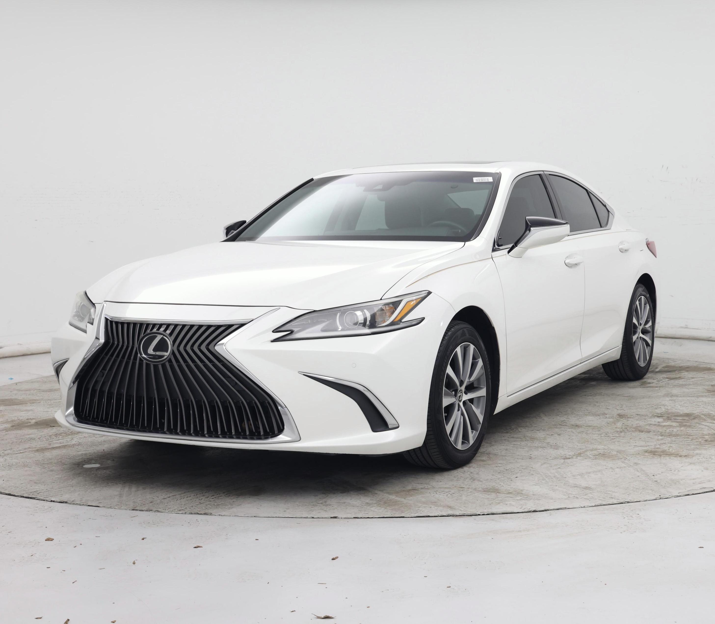 Thumbnail: 2019 Lexus ES - 4