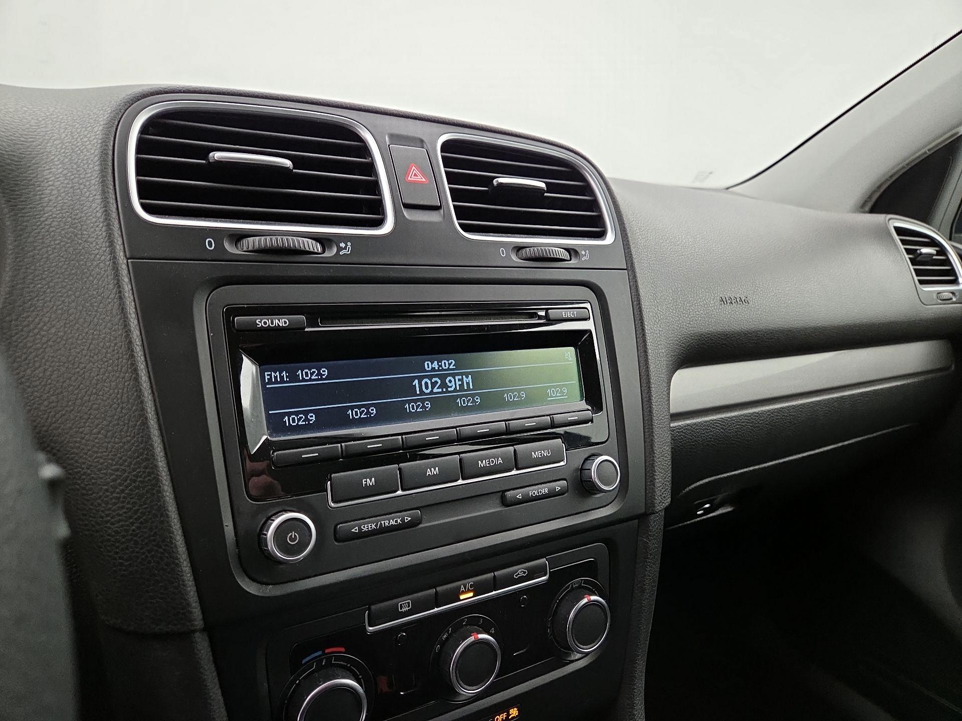 Thumbnail: 2014 Volkswagen Golf - 14