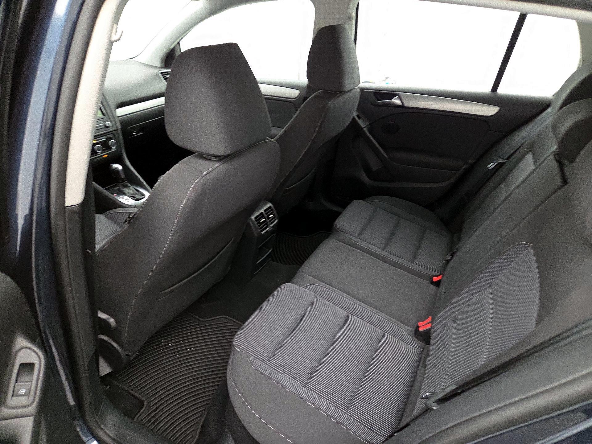 Thumbnail: 2014 Volkswagen Golf - 17