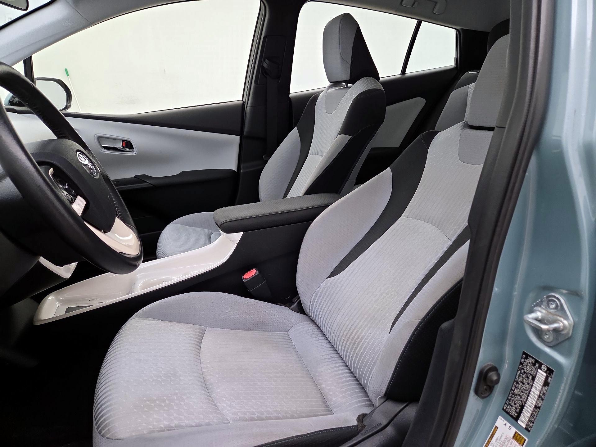 Thumbnail: 2017 Toyota Prius - 11