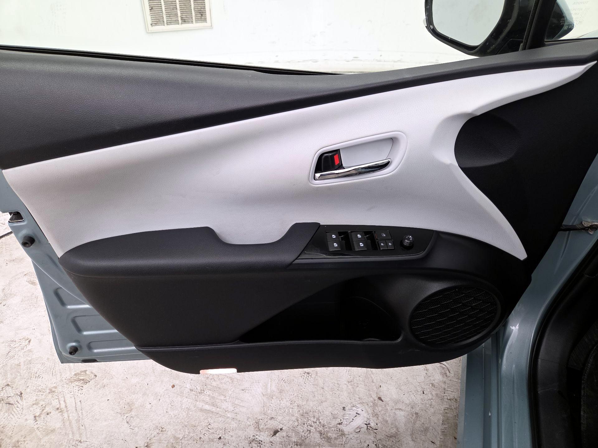 Thumbnail: 2017 Toyota Prius - 12