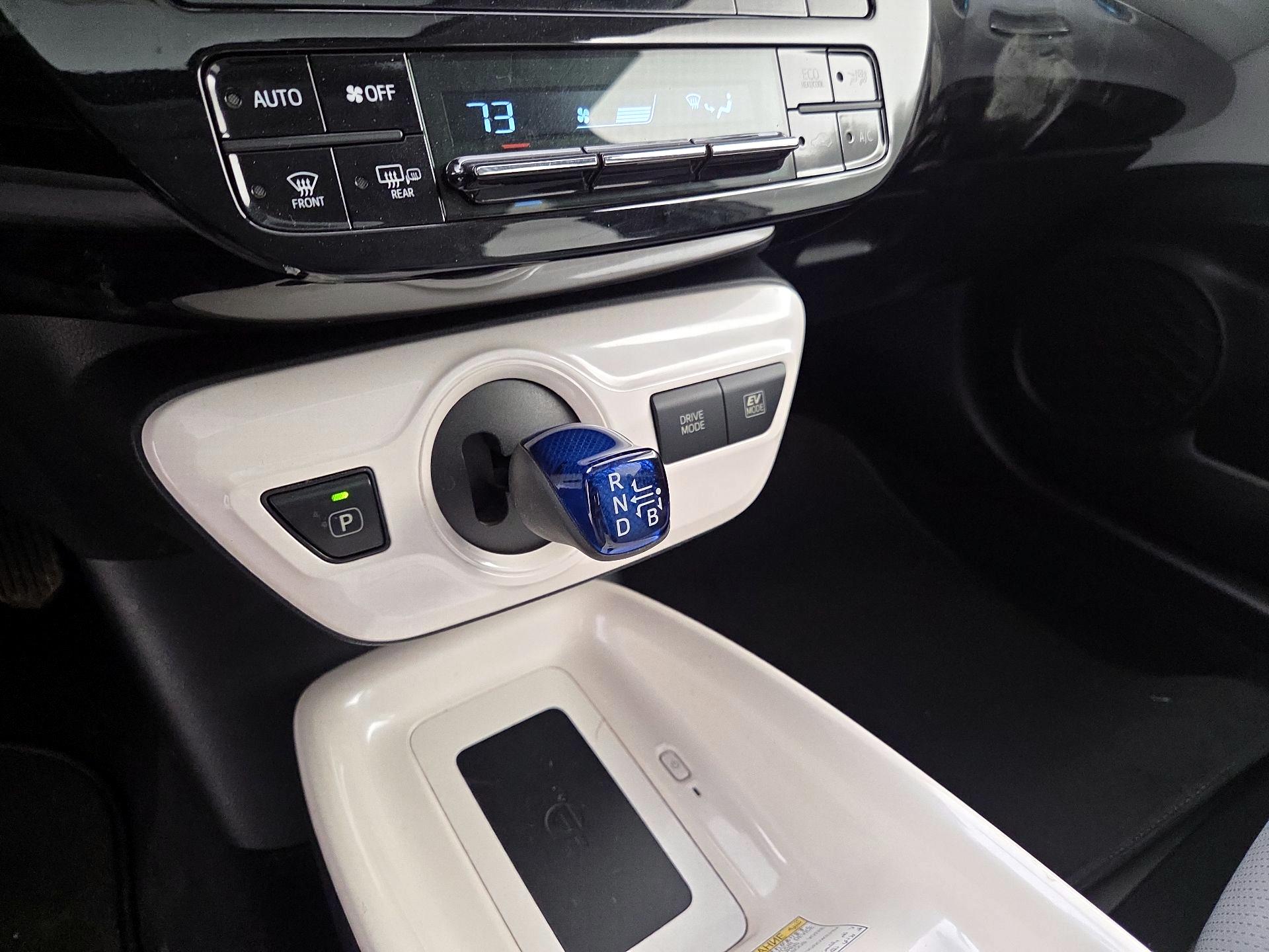 Thumbnail: 2017 Toyota Prius - 18