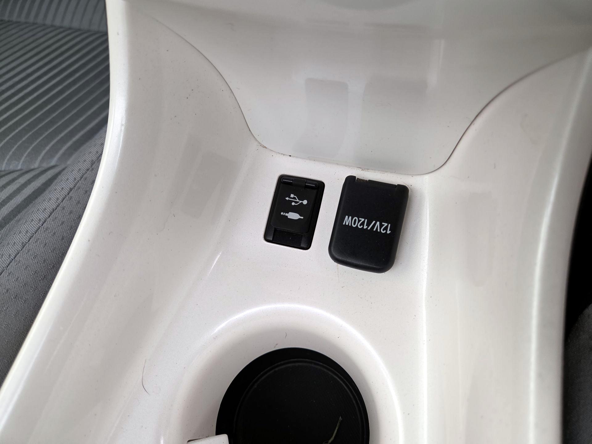 Thumbnail: 2017 Toyota Prius - 19