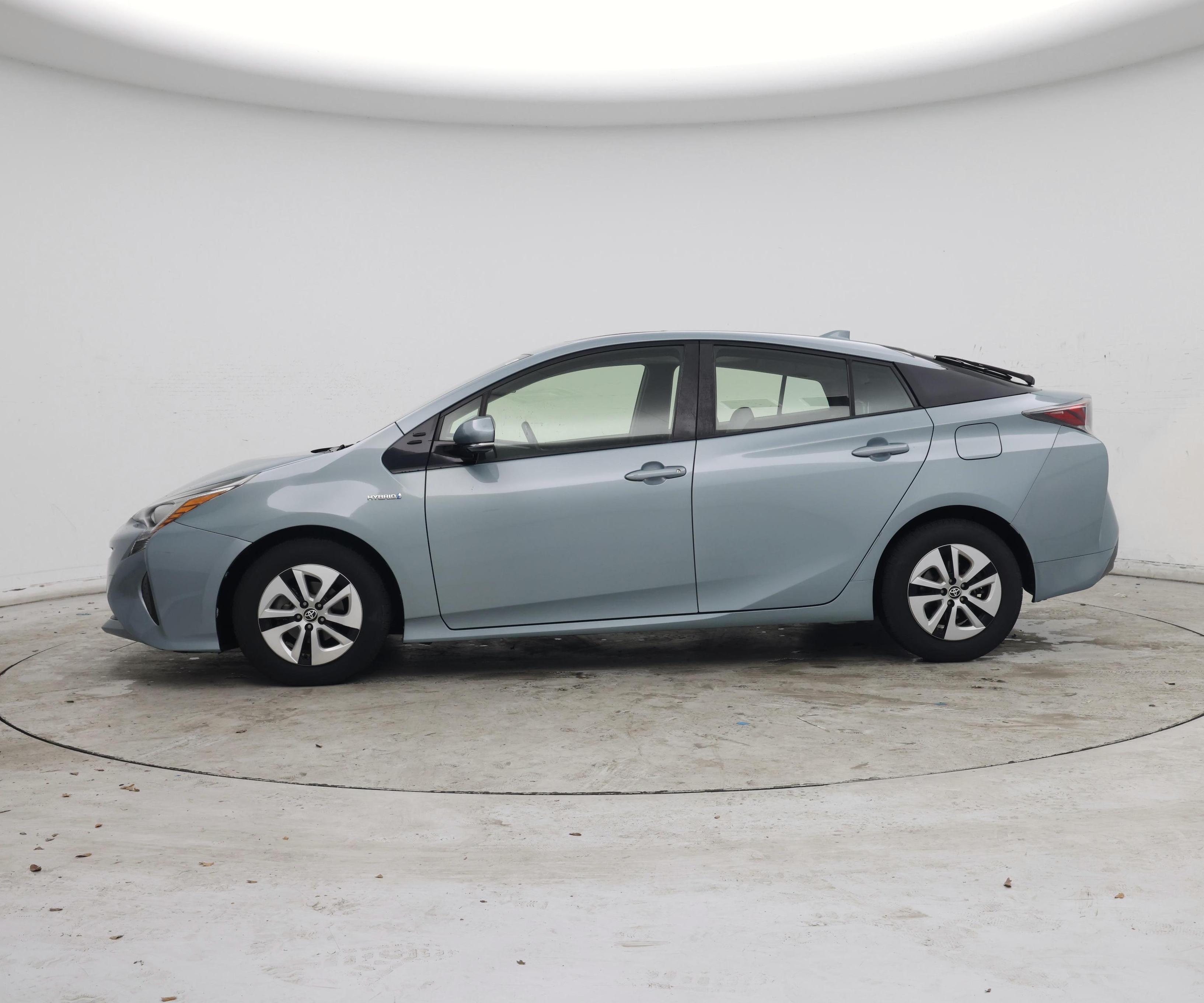 Thumbnail: 2017 Toyota Prius - 3