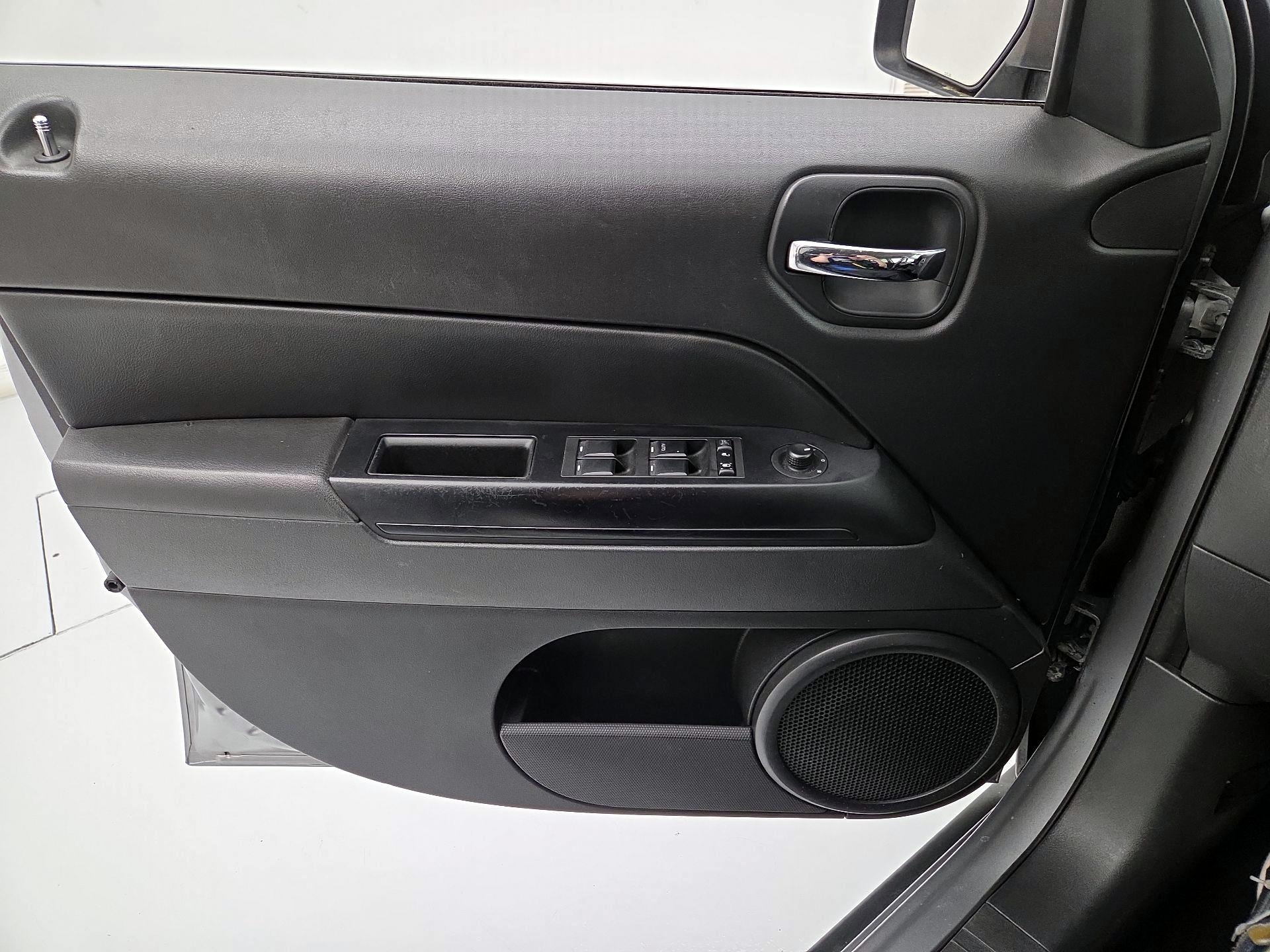 Thumbnail: 2017 Jeep Patriot - 12