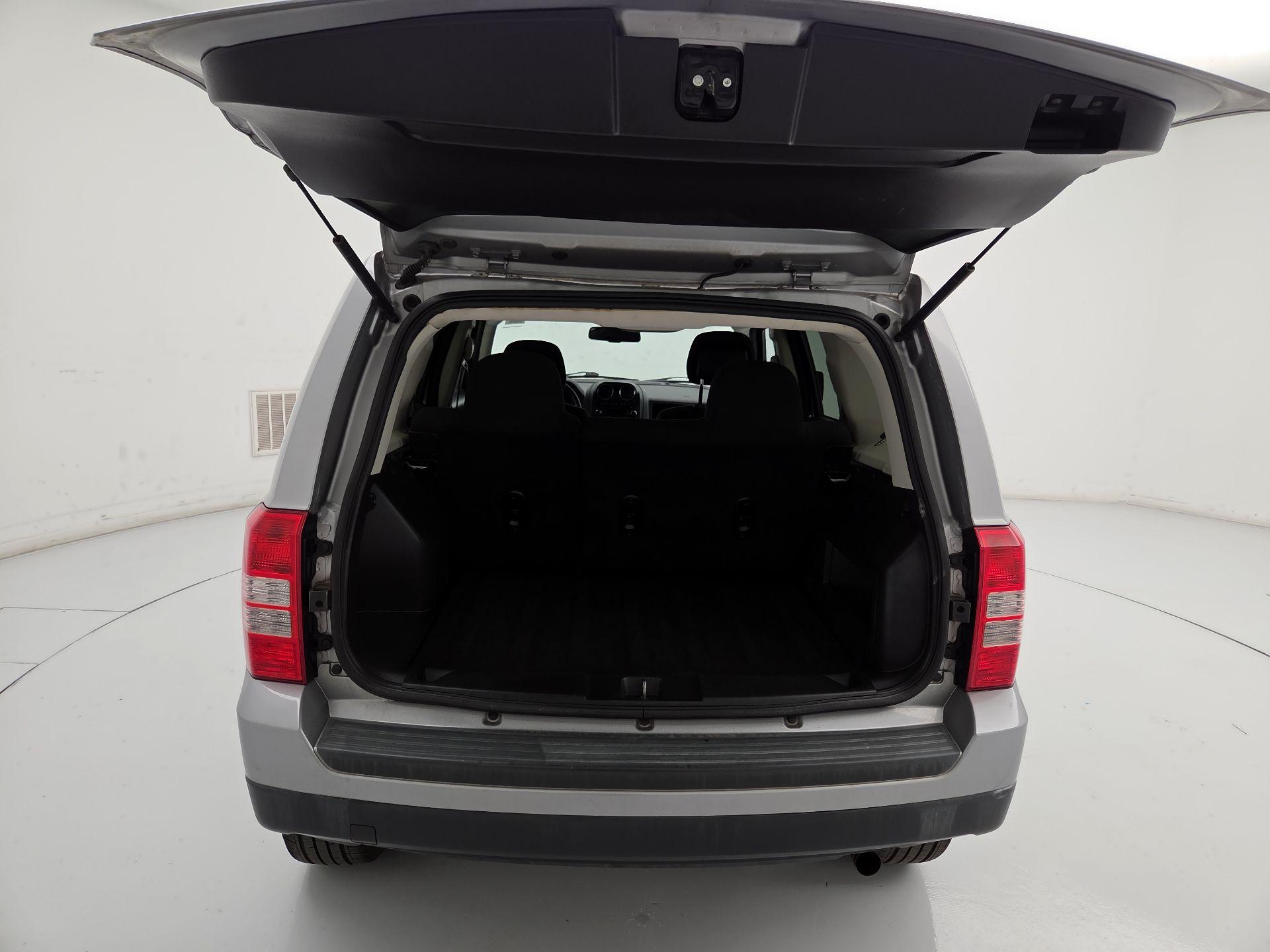 Thumbnail: 2017 Jeep Patriot - 18