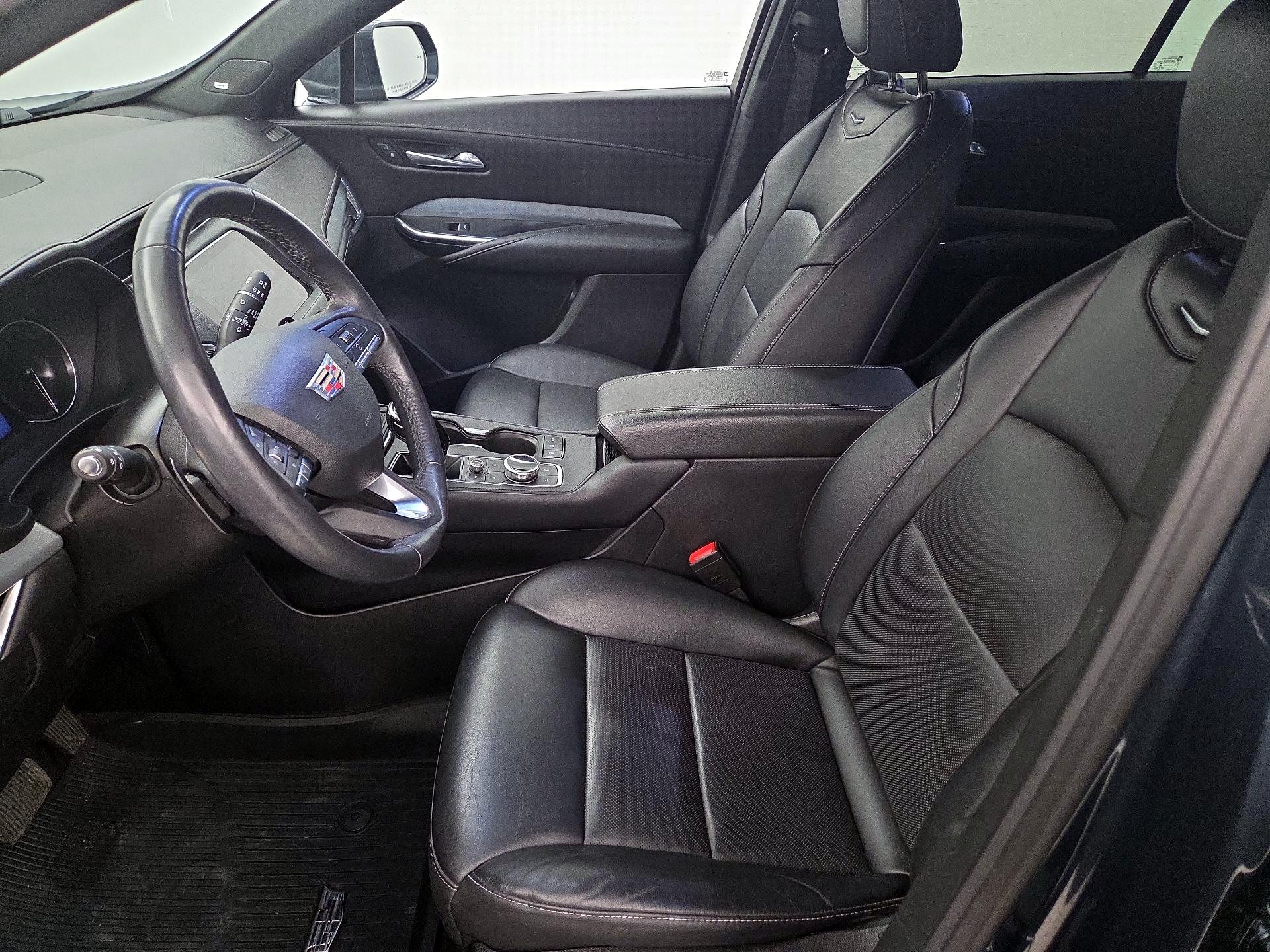 Thumbnail: 2021 Cadillac XT4 - 11