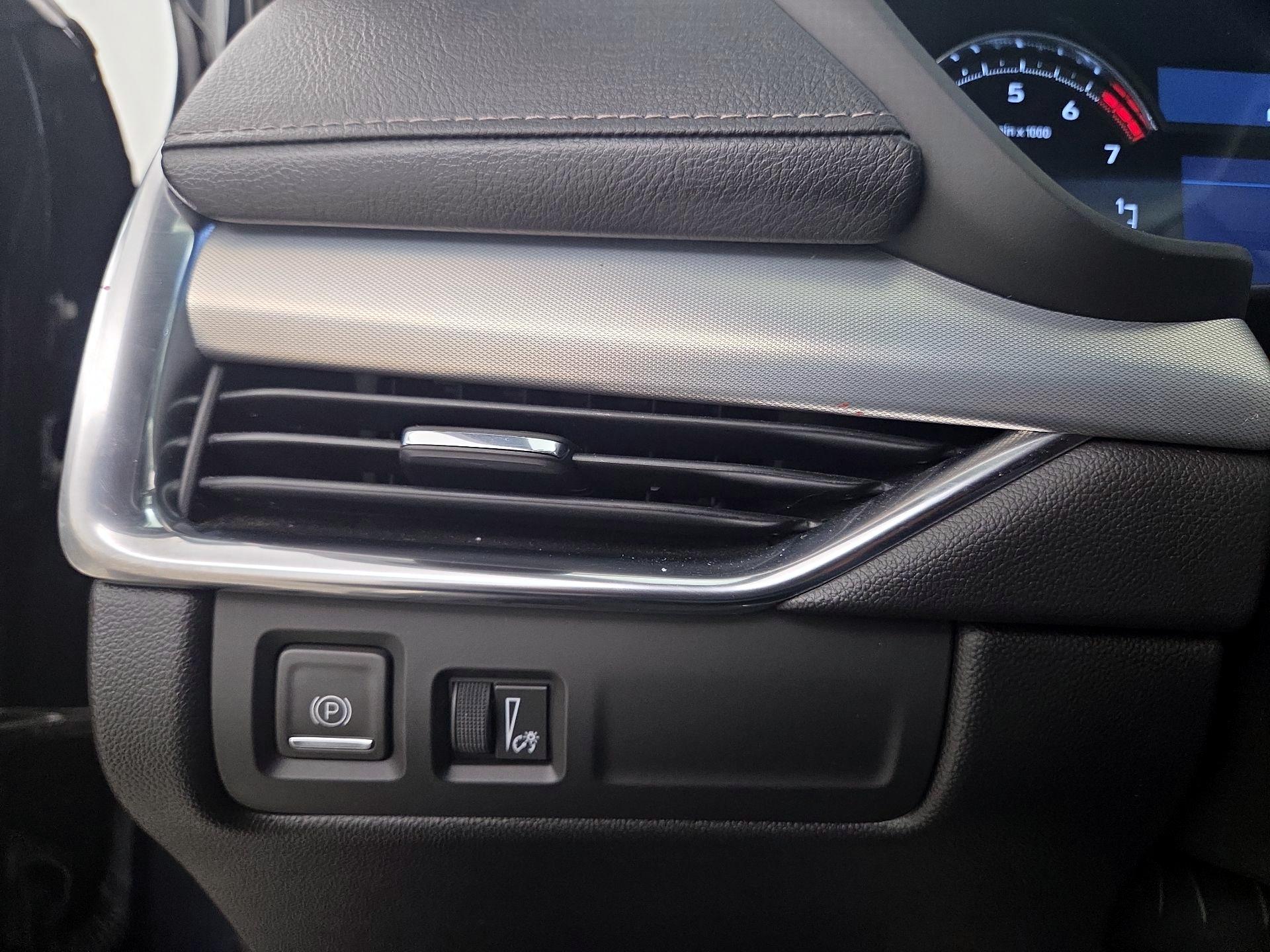 Thumbnail: 2021 Cadillac XT4 - 13