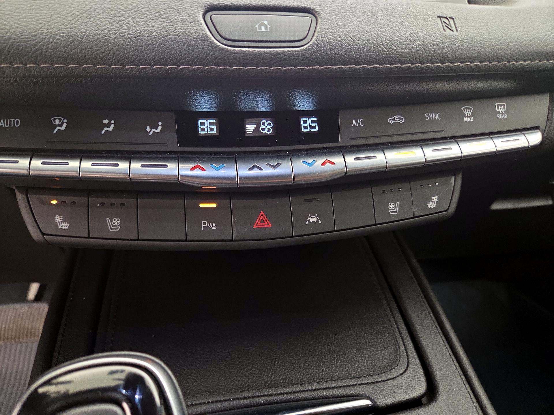 Thumbnail: 2021 Cadillac XT4 - 16