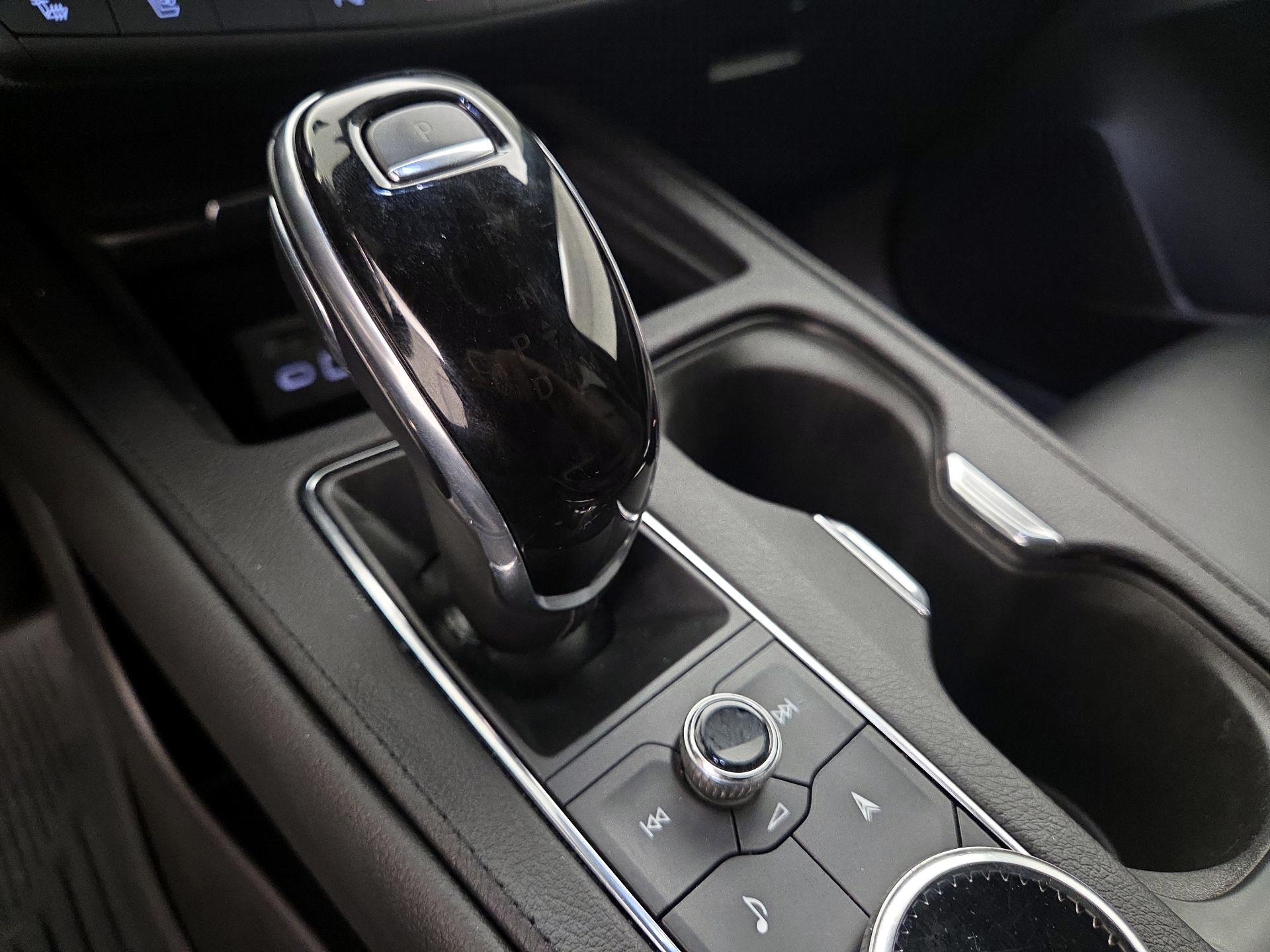 Thumbnail: 2021 Cadillac XT4 - 17