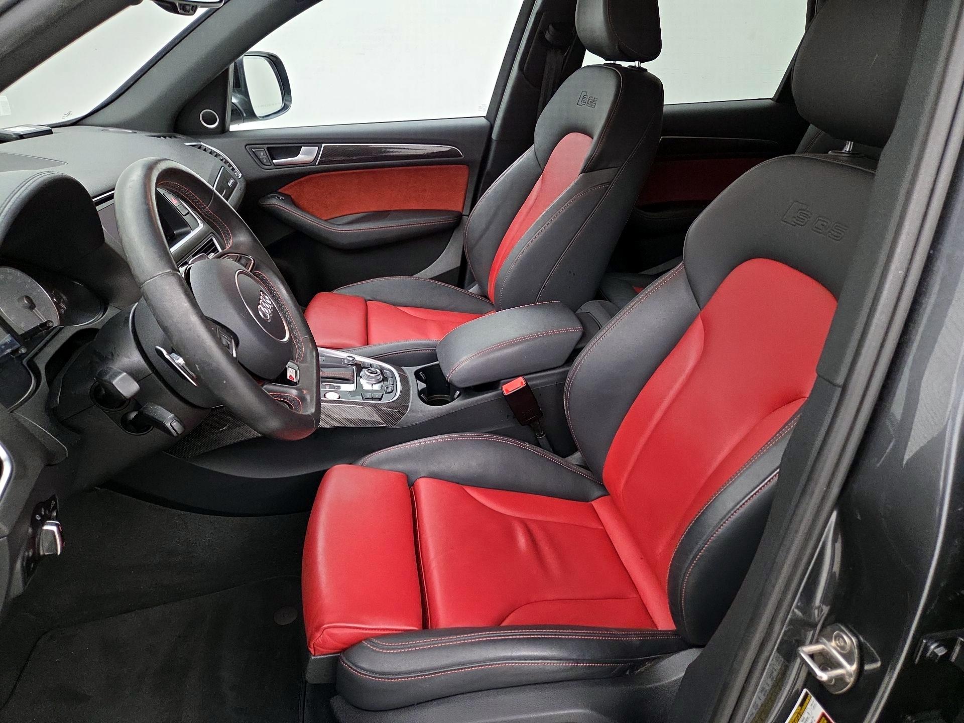 Thumbnail: 2016 Audi SQ5 - 11