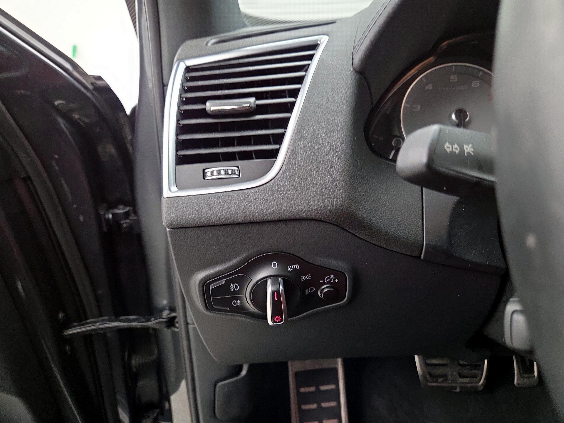 Thumbnail: 2016 Audi SQ5 - 13