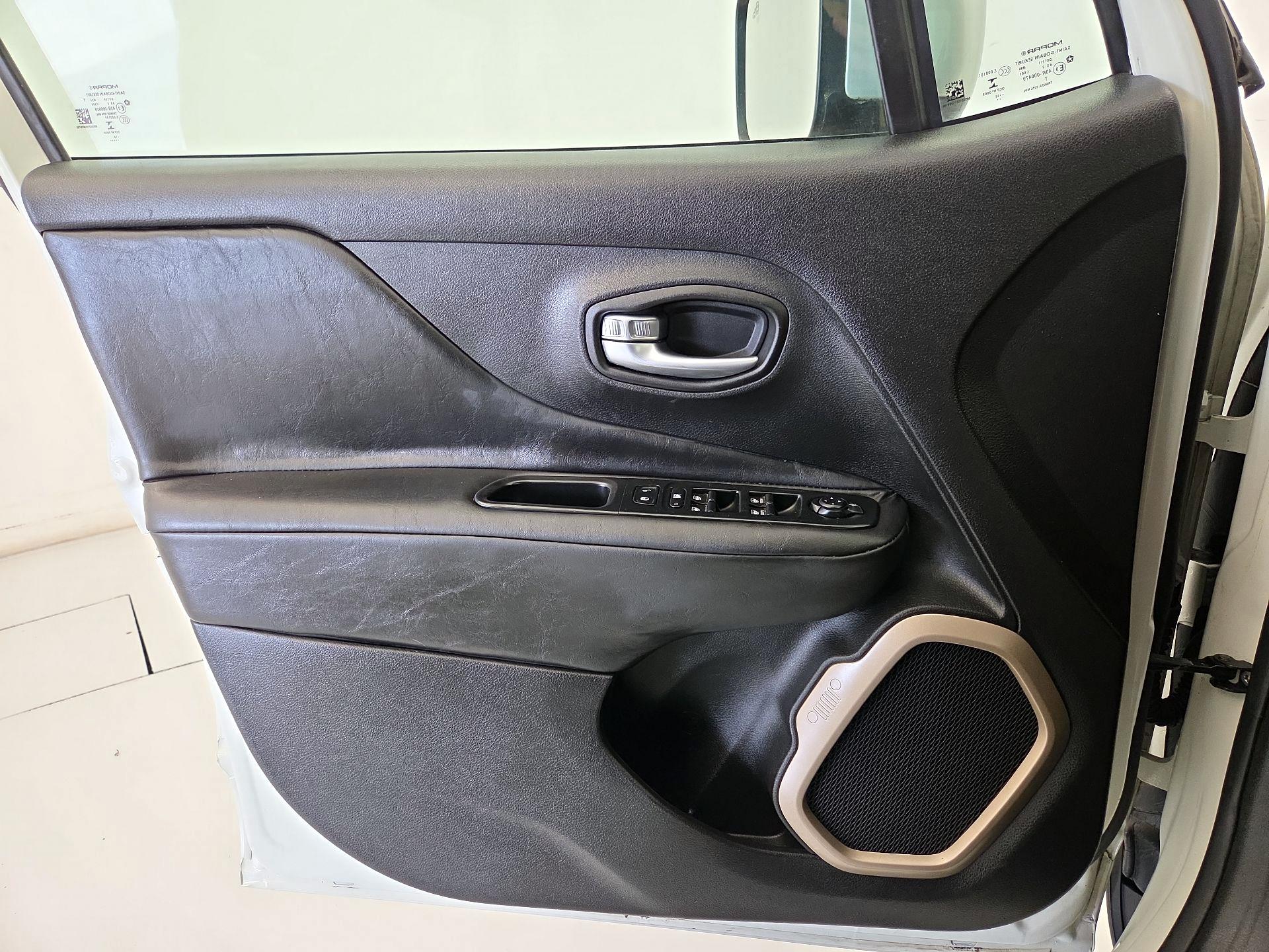 Thumbnail: 2016 Jeep Renegade - 12