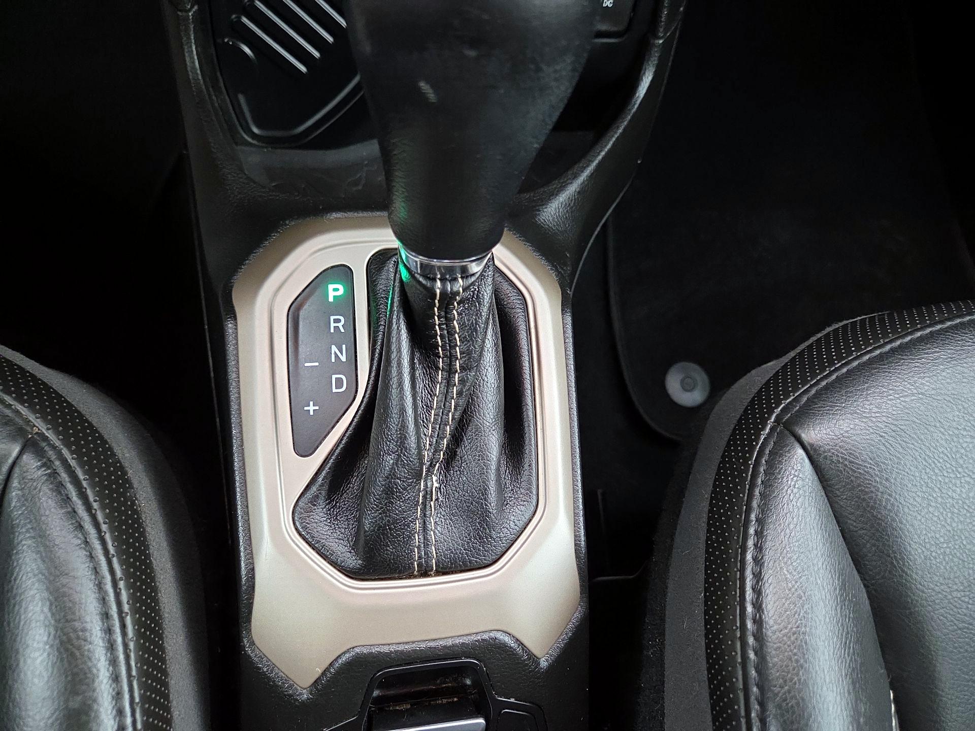 Thumbnail: 2016 Jeep Renegade - 18