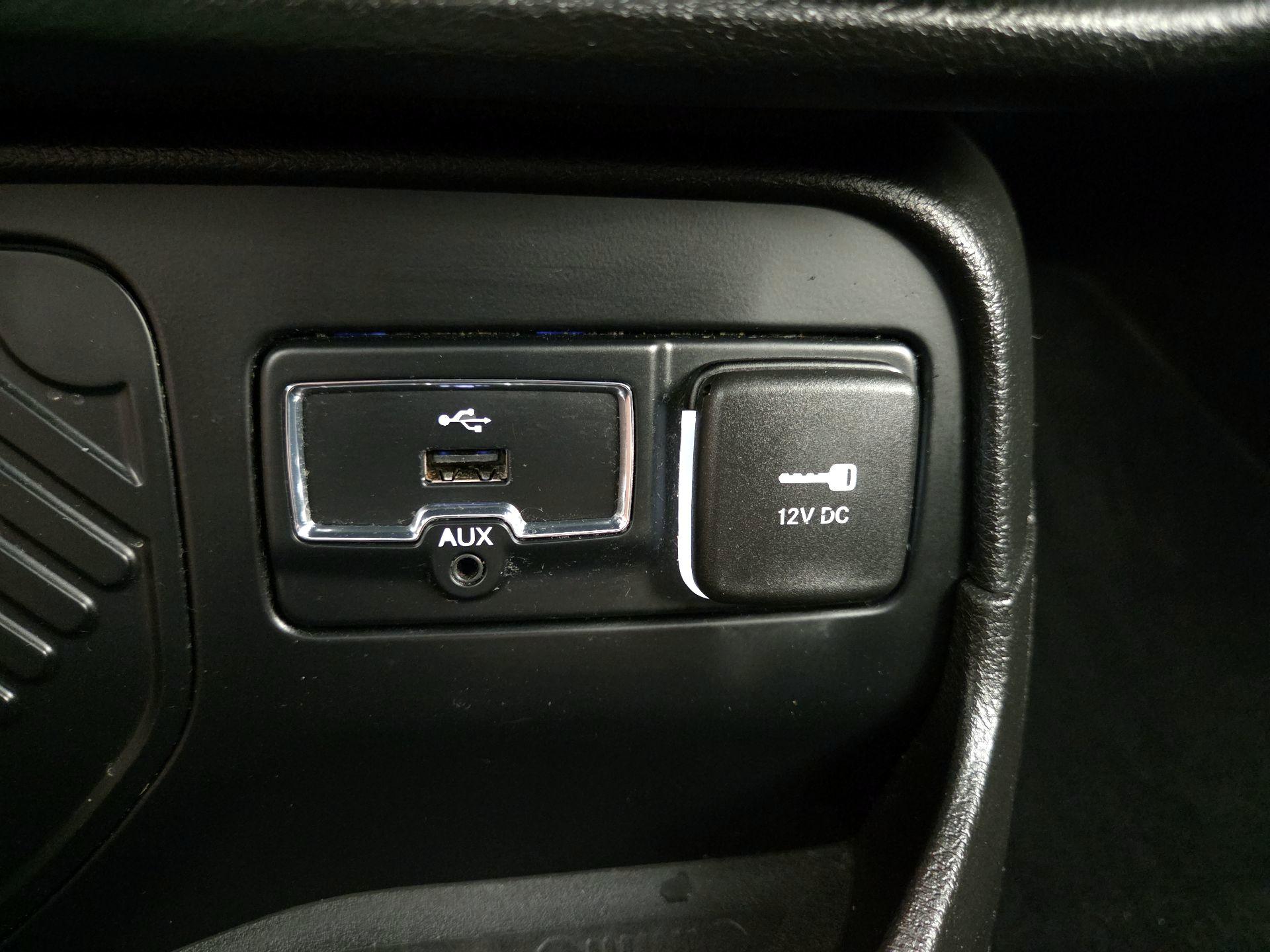 Thumbnail: 2016 Jeep Renegade - 19