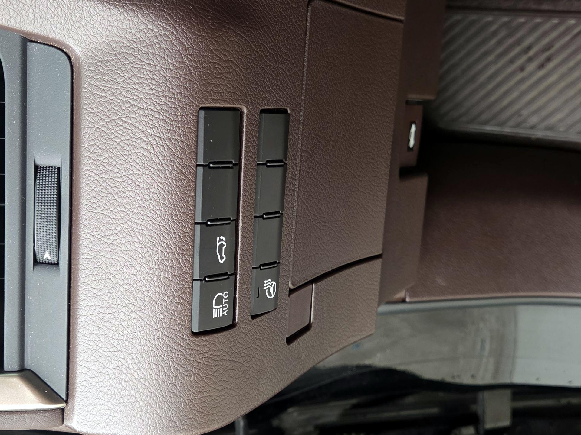 Thumbnail: 2019 Lexus RX - 13