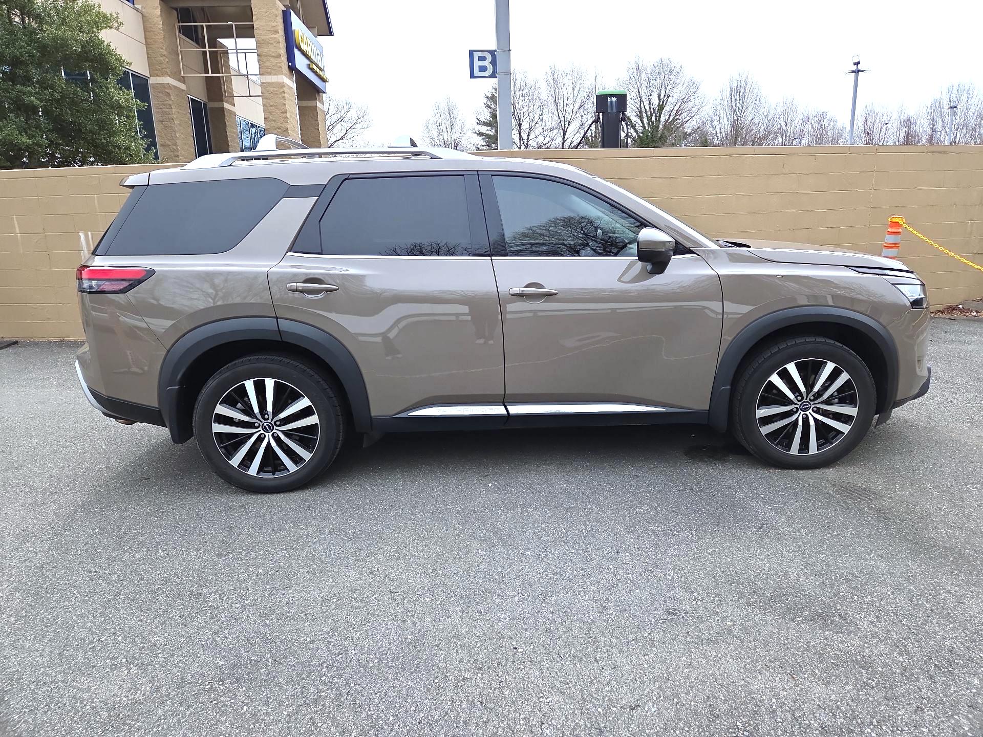 Thumbnail: 2023 Nissan Pathfinder - 4