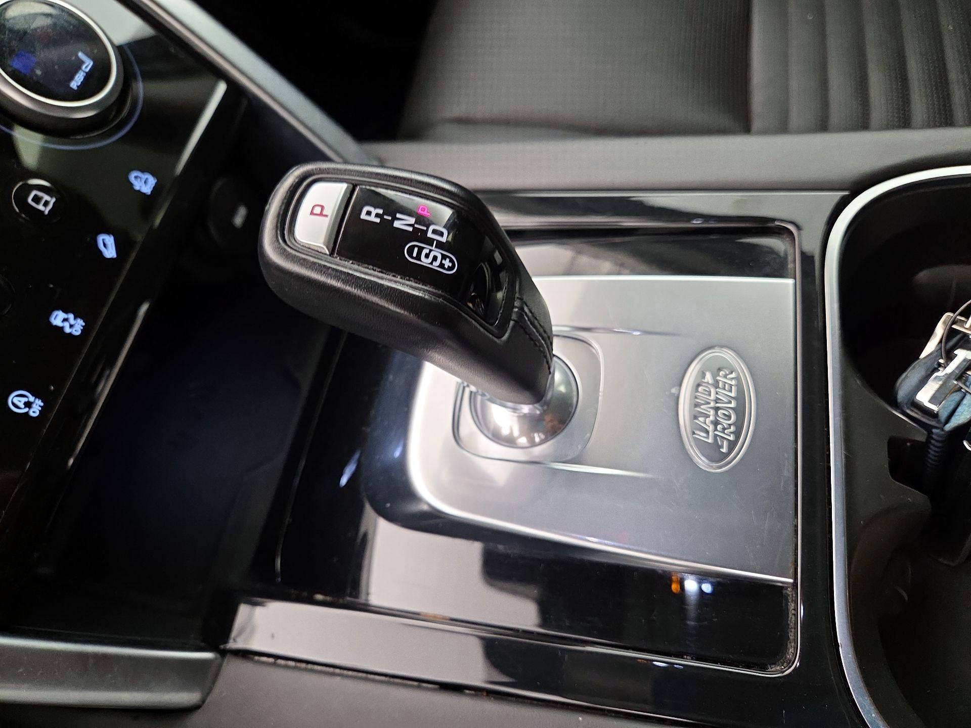 Thumbnail: 2020 Land Rover Discovery Sport - 18