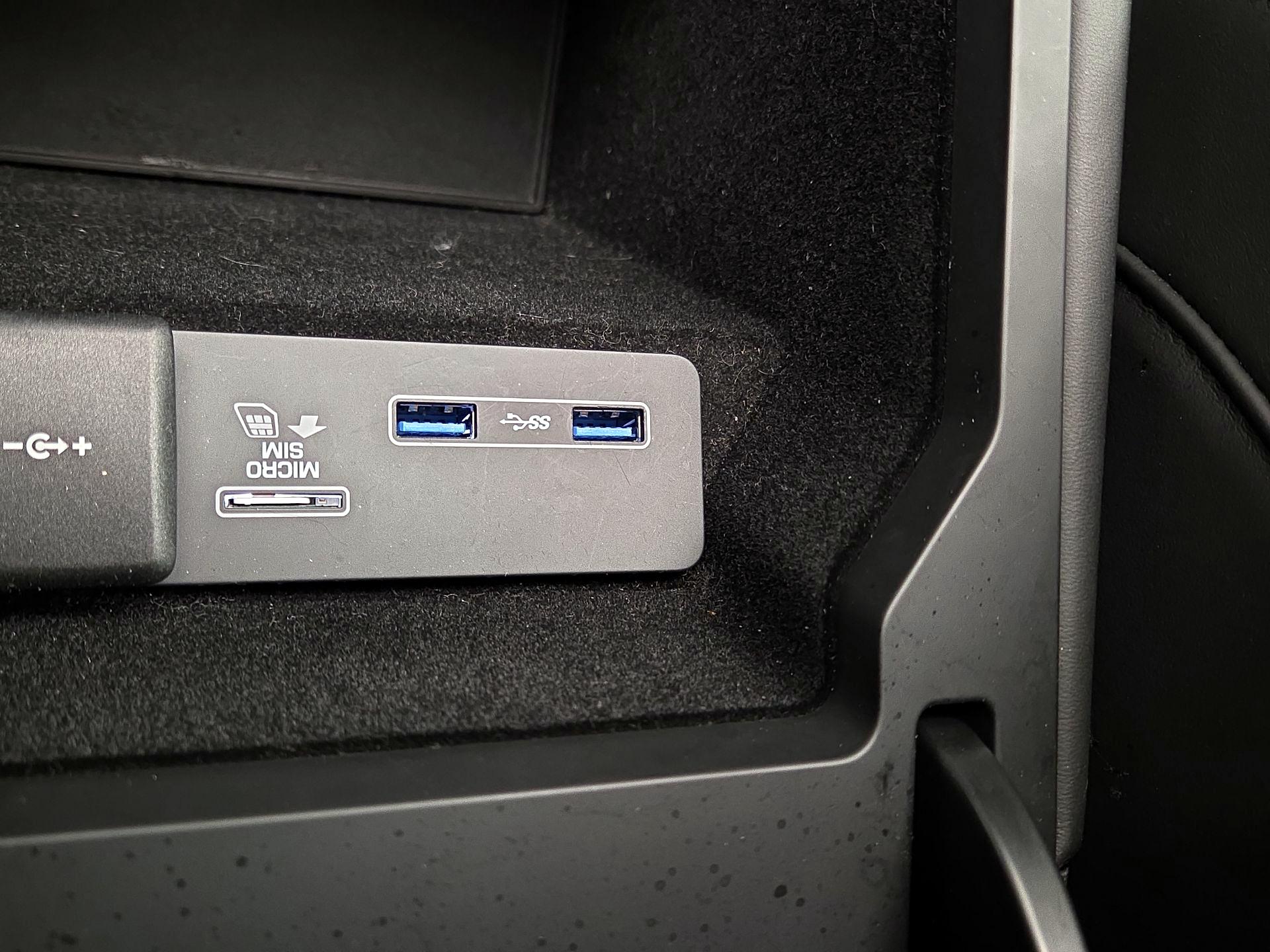 Thumbnail: 2020 Land Rover Discovery Sport - 19