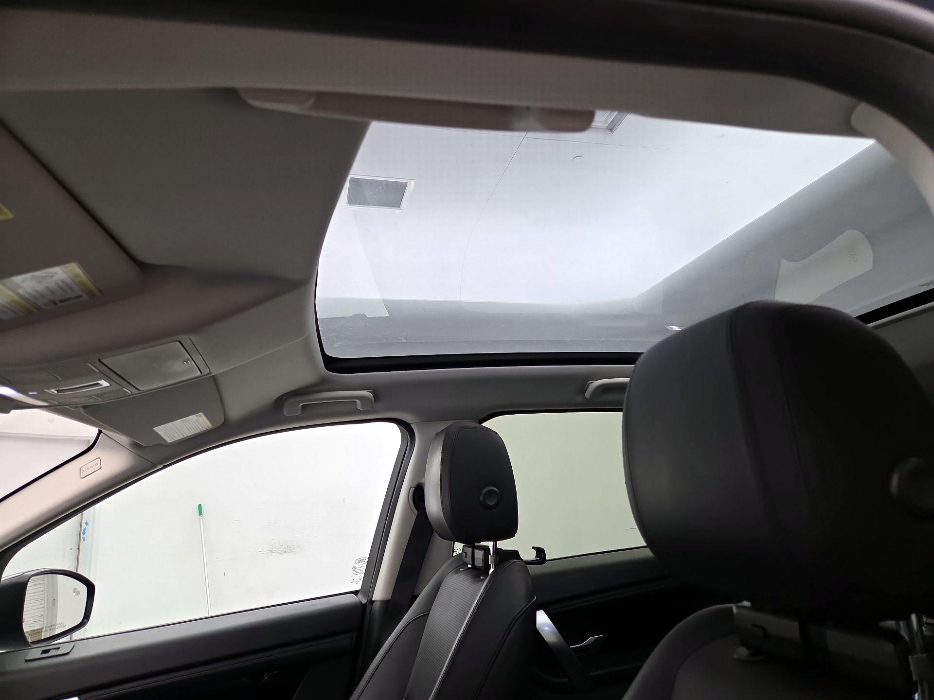 Thumbnail: 2020 Land Rover Discovery Sport - 20