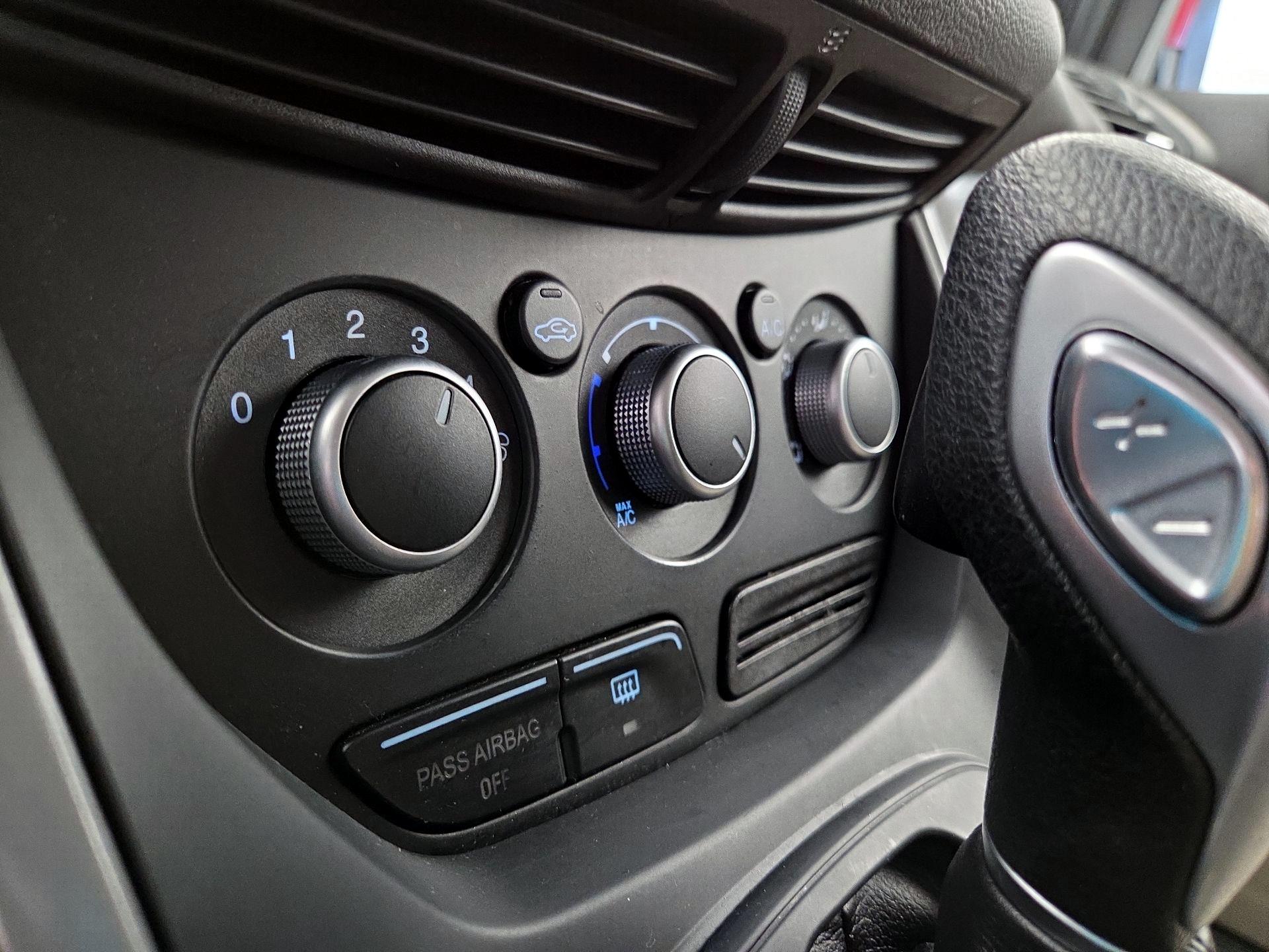 Thumbnail: 2015 Ford Escape - 16