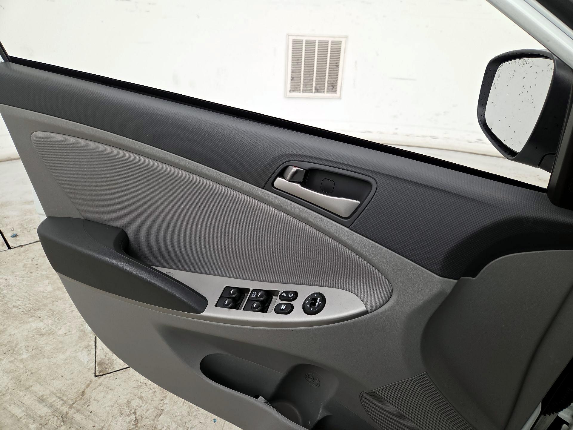 Thumbnail: 2015 Hyundai Accent - 12