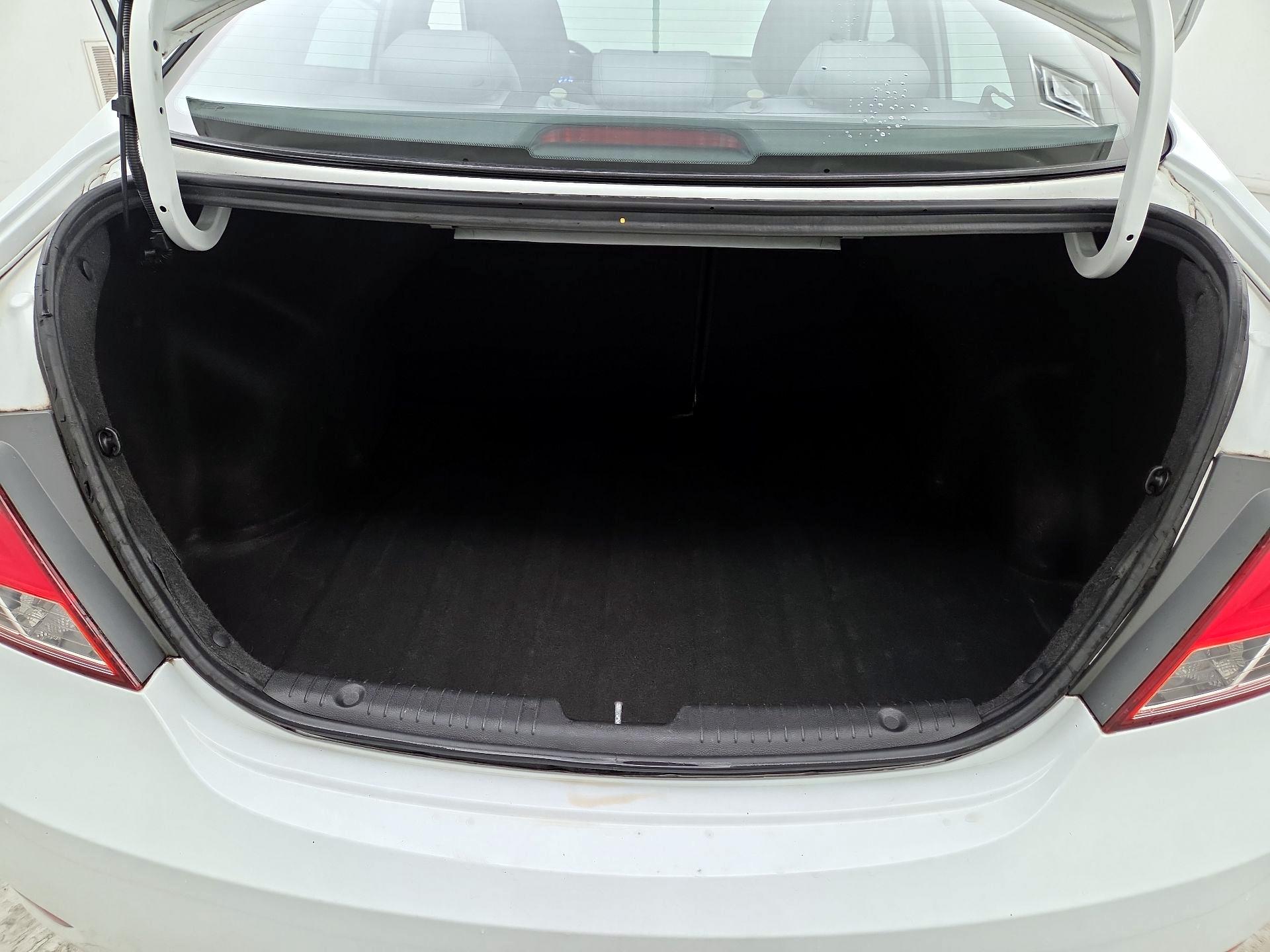 Thumbnail: 2015 Hyundai Accent - 19