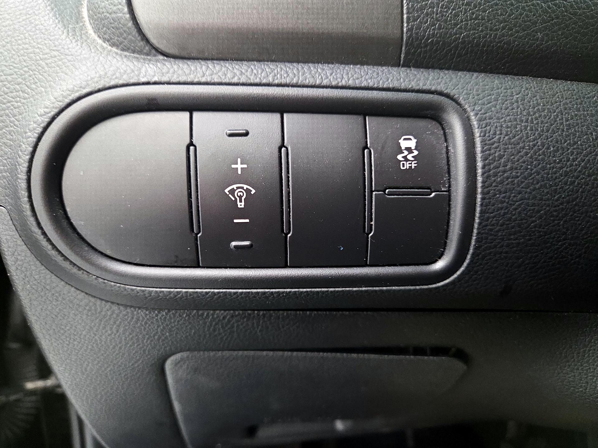 Thumbnail: 2017 Kia Forte - 13