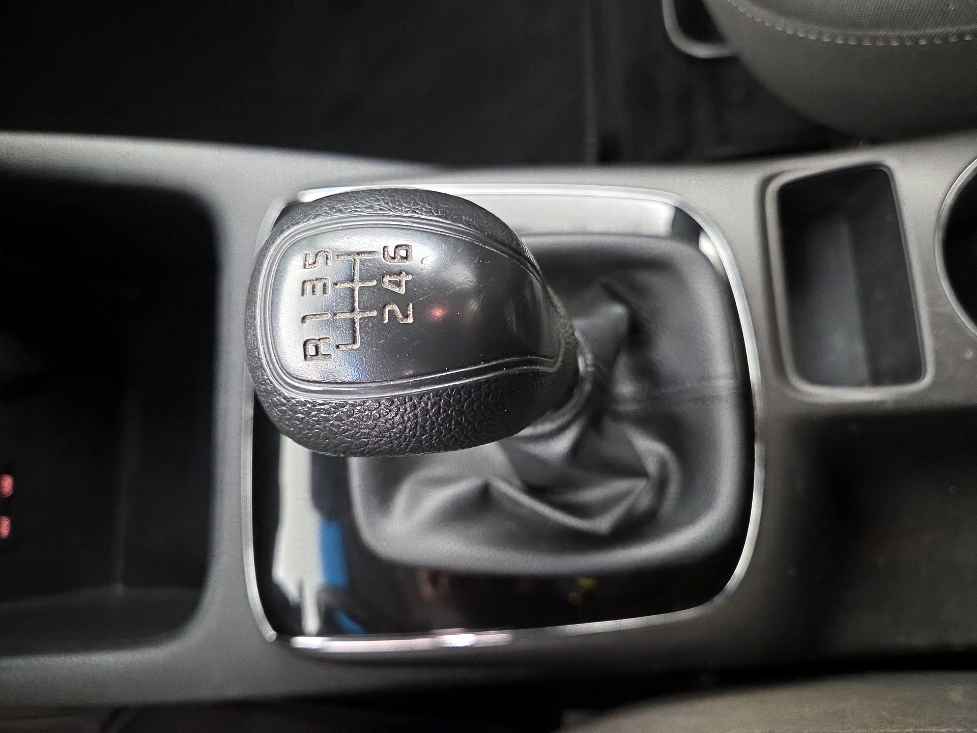 Thumbnail: 2017 Kia Forte - 16