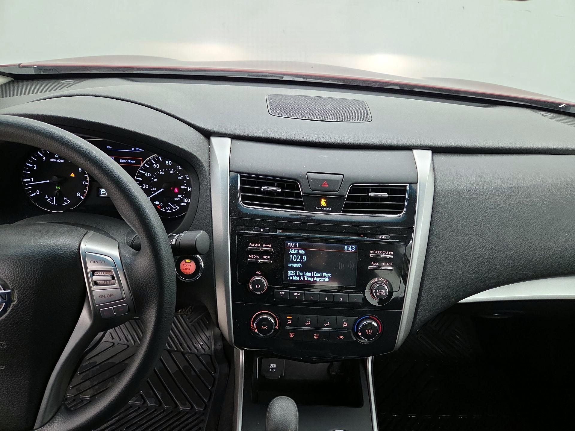 Thumbnail: 2015 Nissan Altima - 9