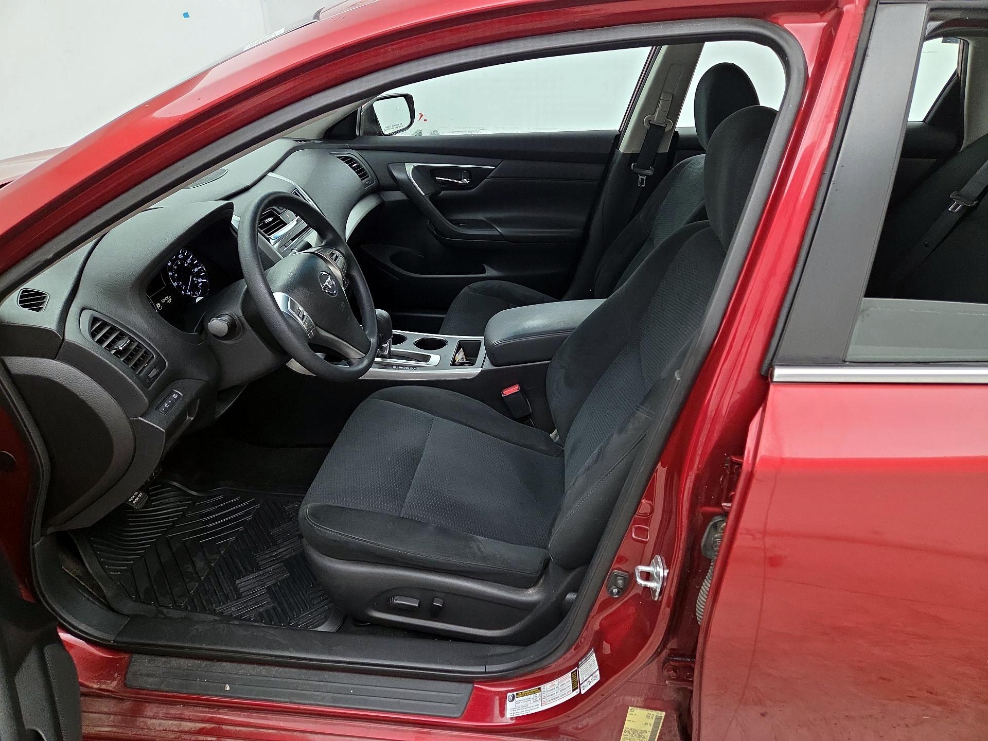 Thumbnail: 2015 Nissan Altima - 11