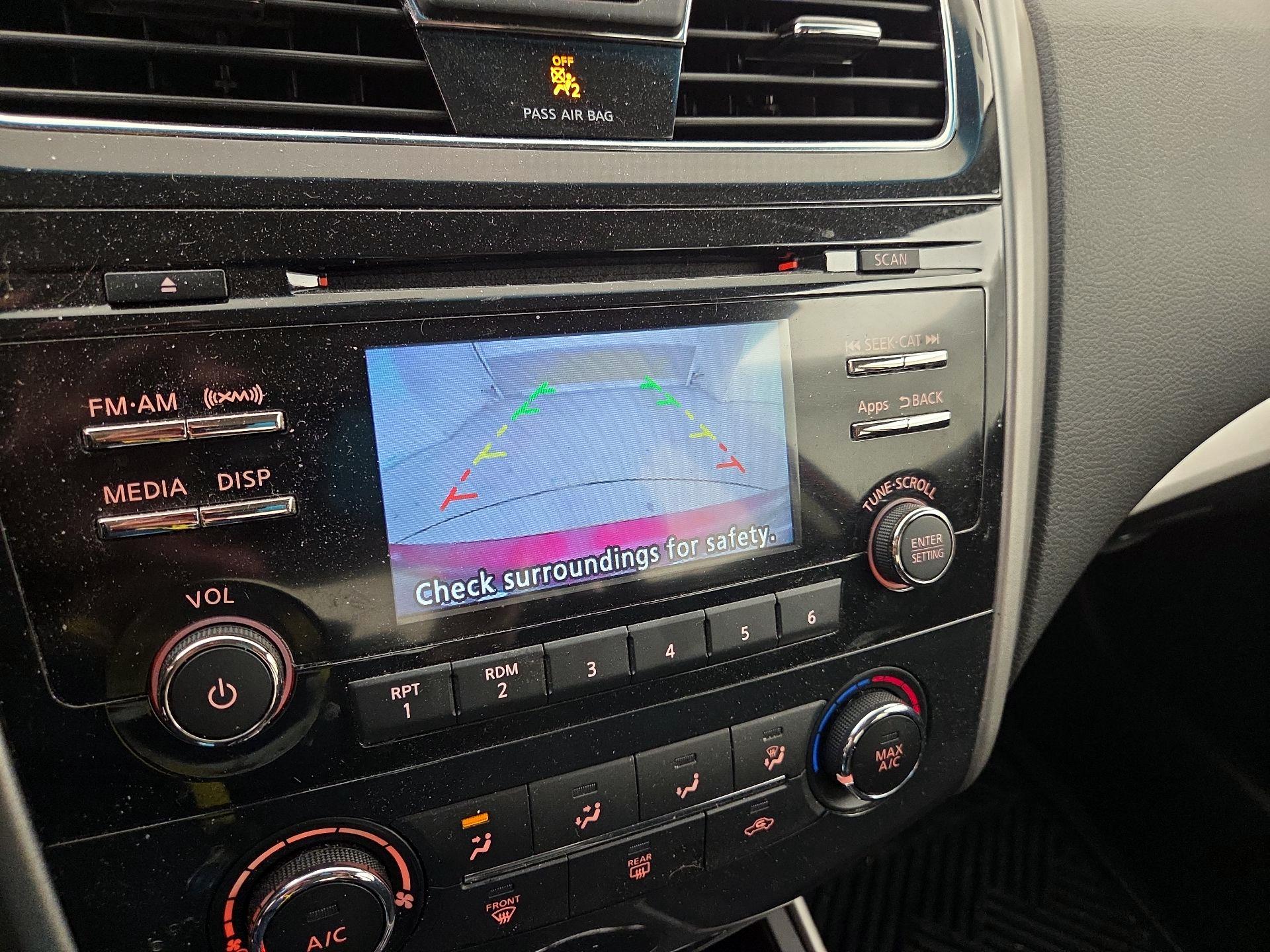 Thumbnail: 2015 Nissan Altima - 14