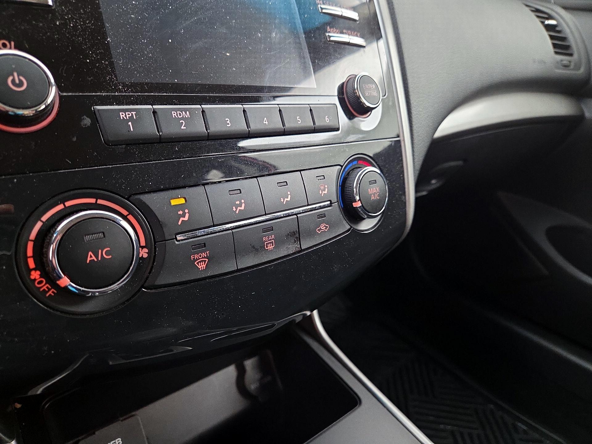 Thumbnail: 2015 Nissan Altima - 16