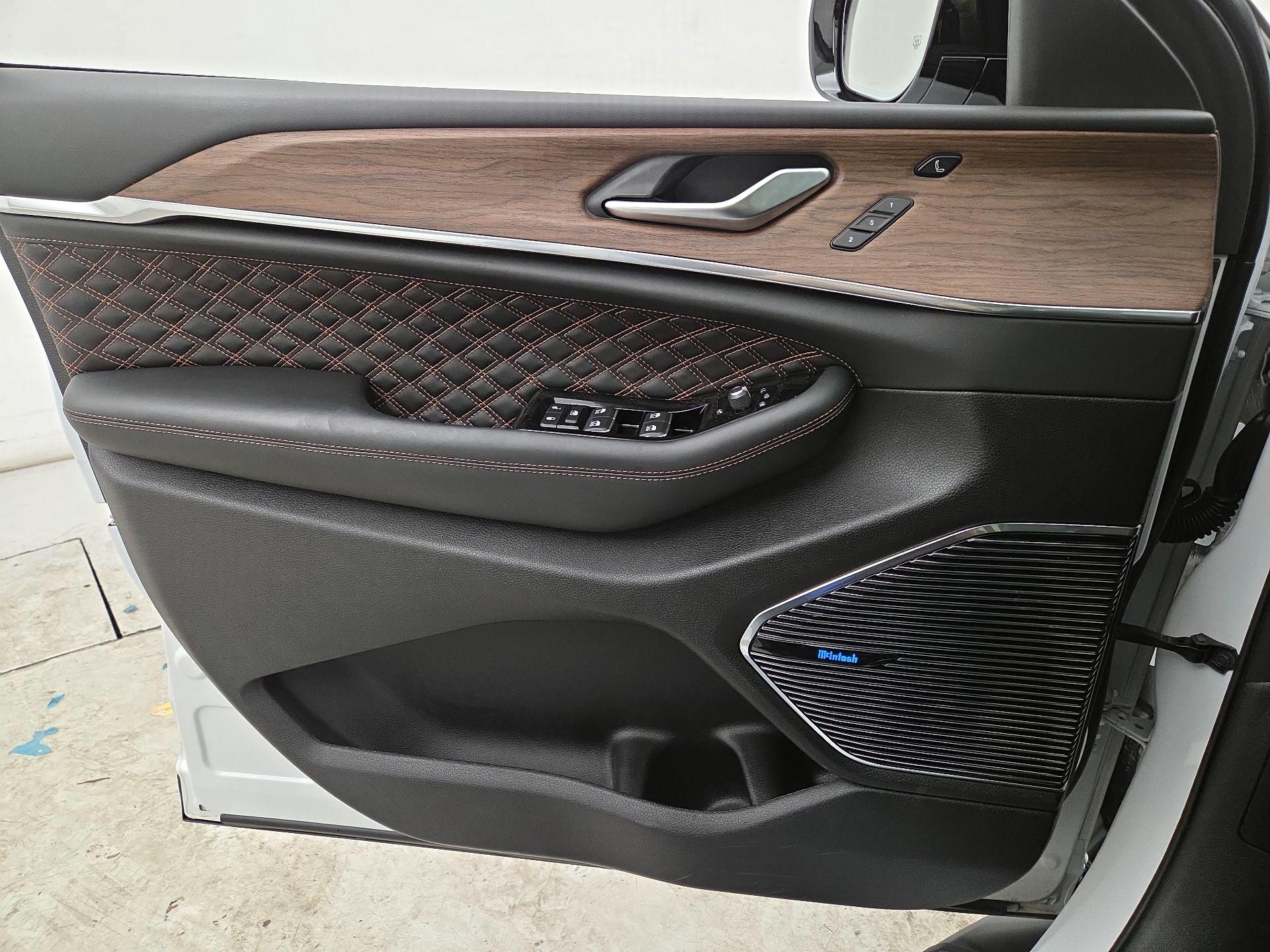 Thumbnail: 2023 Jeep Grand Cherokee L - 12