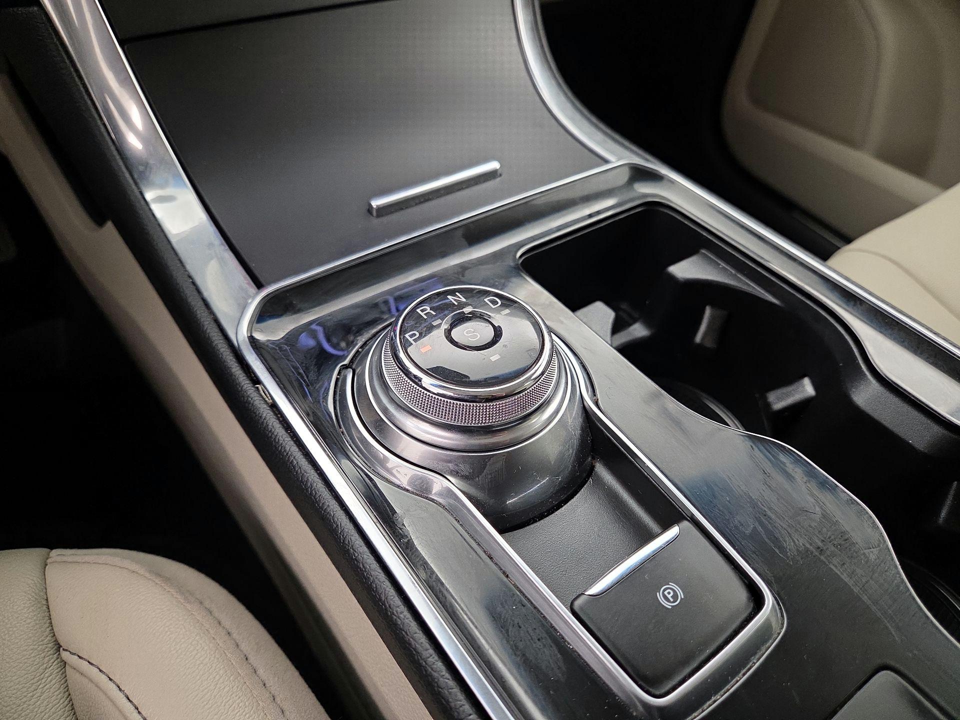 Thumbnail: 2019 Ford Edge - 17