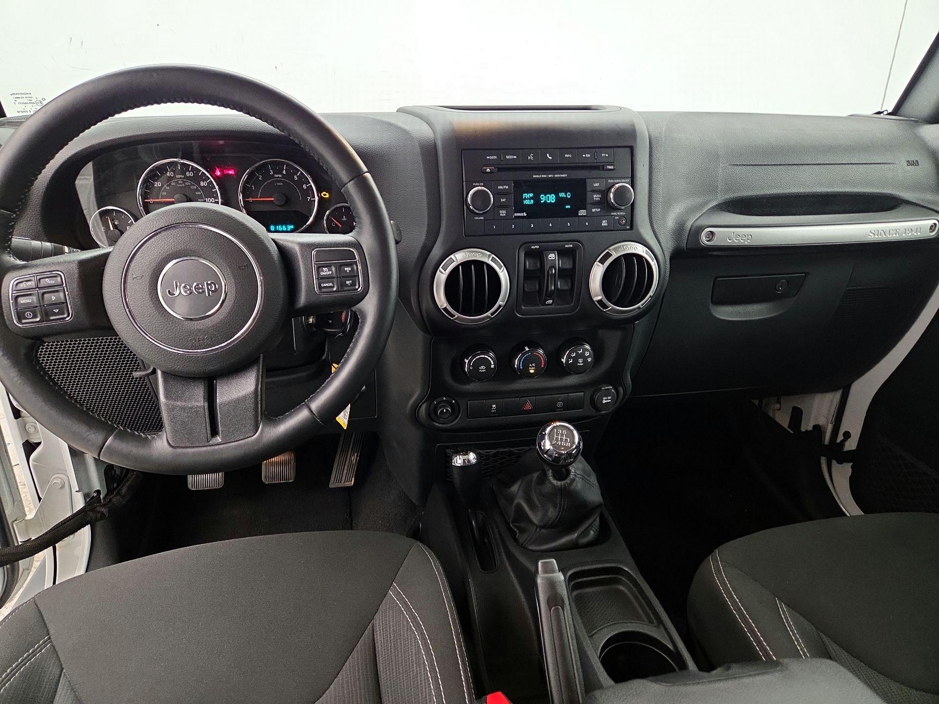 Thumbnail: 2016 Jeep Wrangler - 9