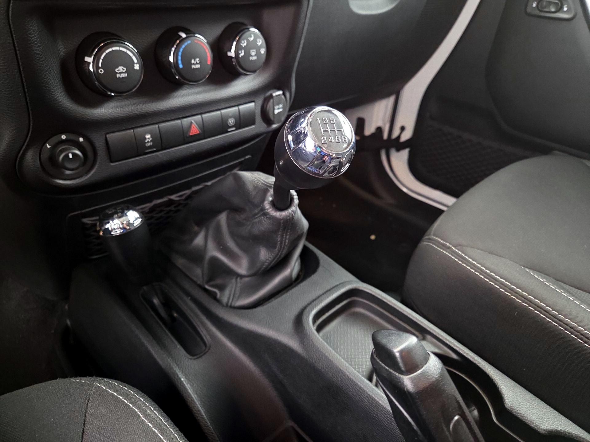 Thumbnail: 2016 Jeep Wrangler - 15