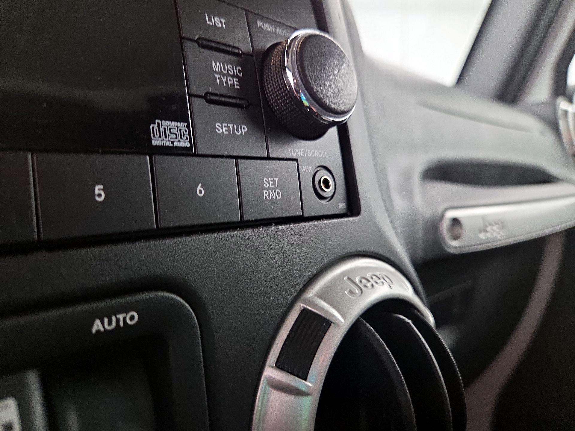 Thumbnail: 2016 Jeep Wrangler - 16