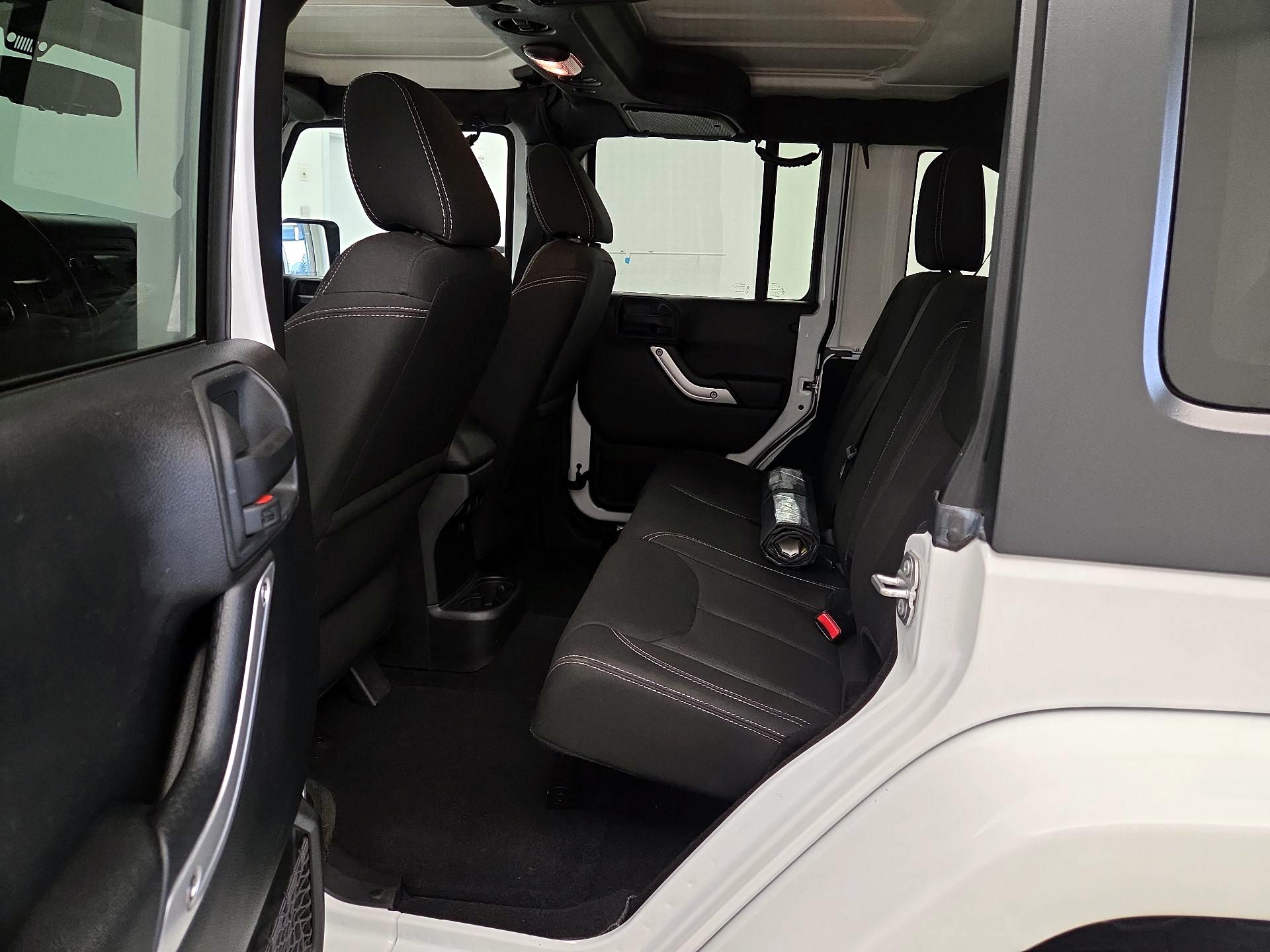 Thumbnail: 2016 Jeep Wrangler - 17