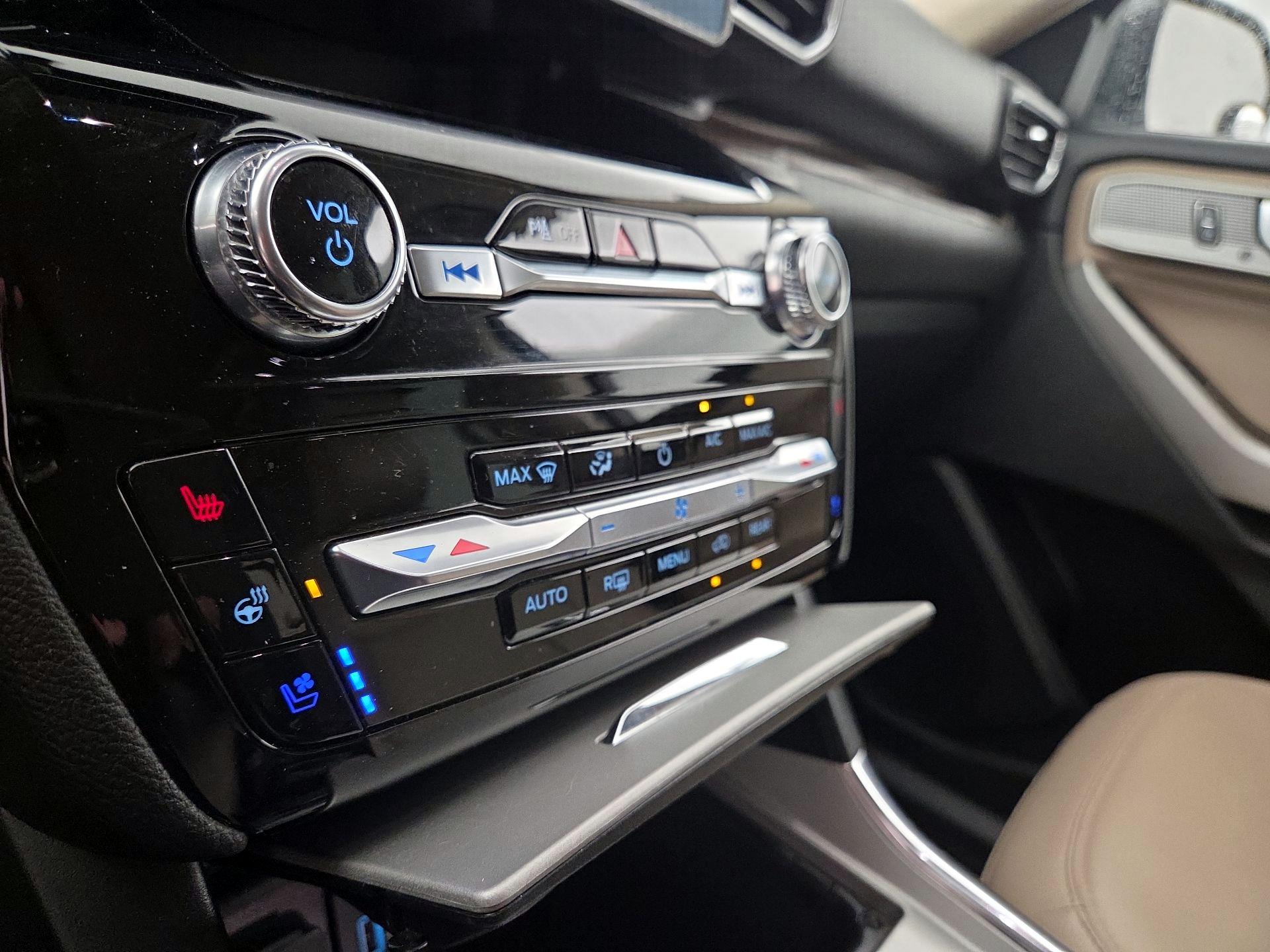 Thumbnail: 2022 Ford Explorer - 17