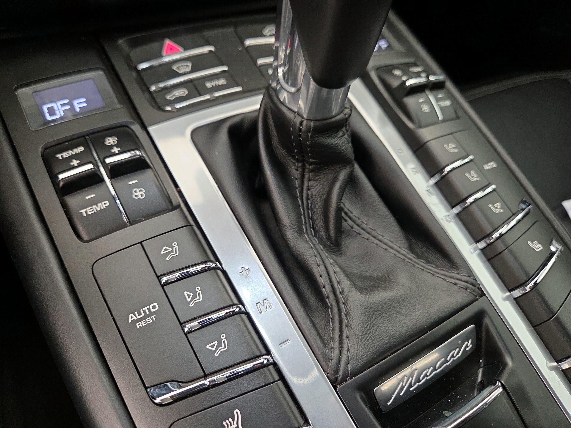Thumbnail: 2018 Porsche Macan - 16