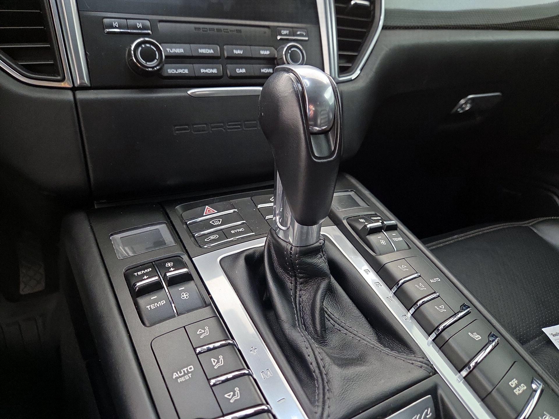 Thumbnail: 2018 Porsche Macan - 17