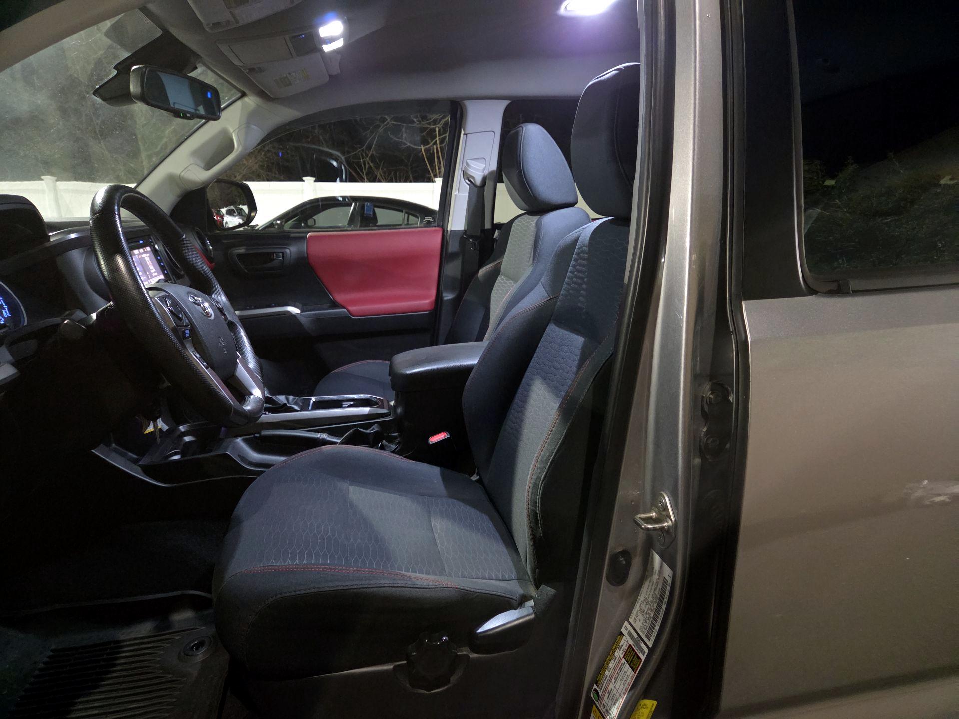 Thumbnail: 2018 Toyota Tacoma - 9