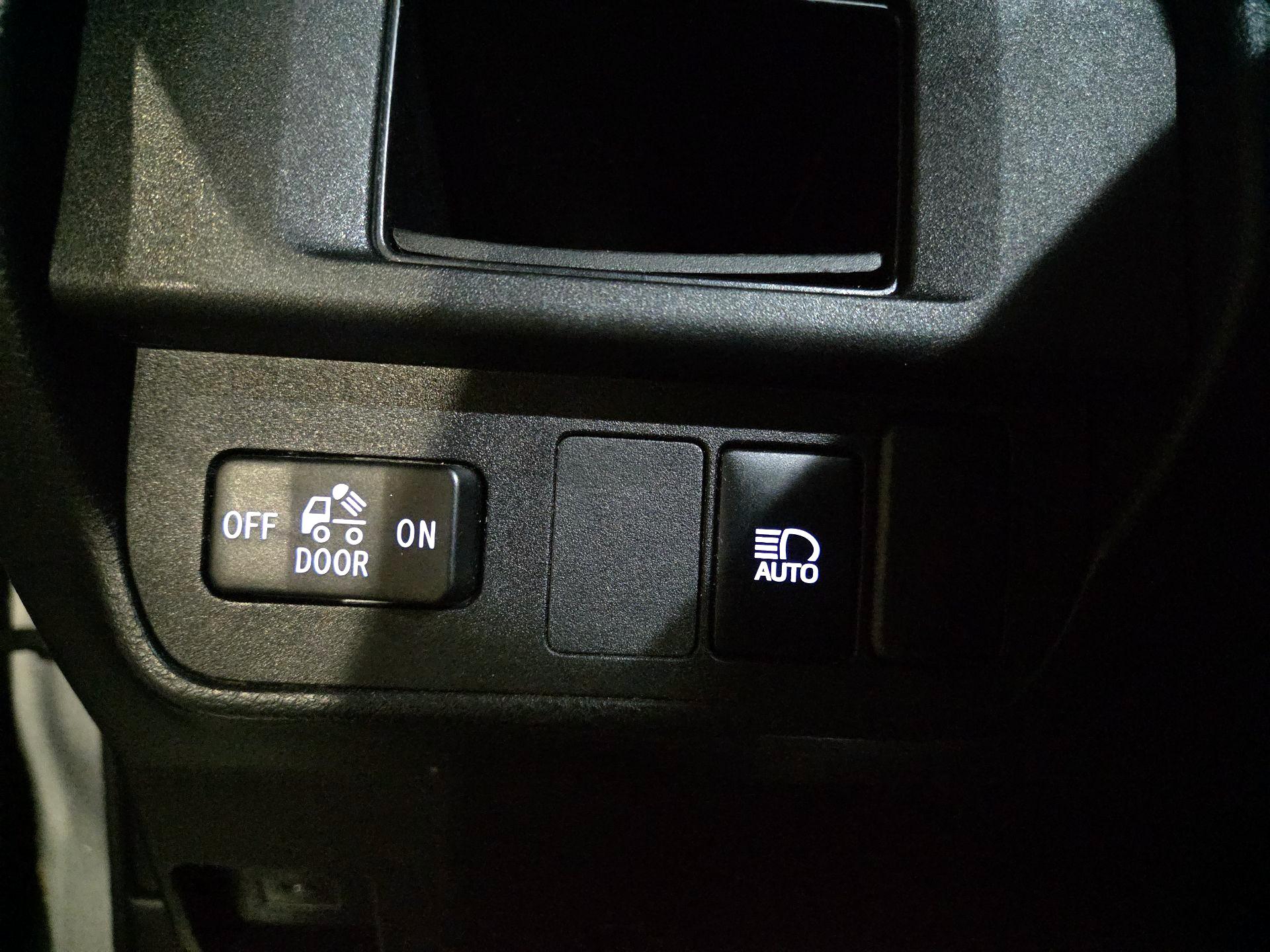 Thumbnail: 2018 Toyota Tacoma - 11