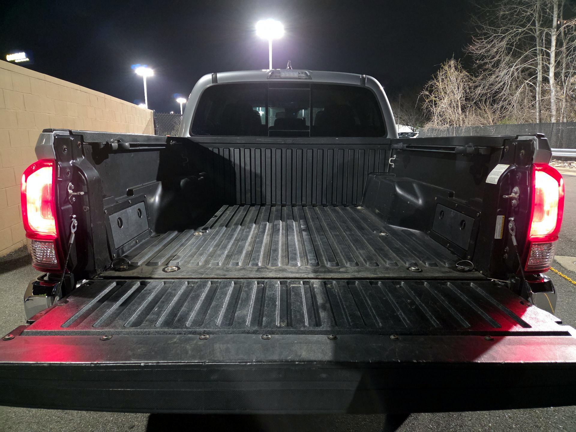 Thumbnail: 2018 Toyota Tacoma - 18