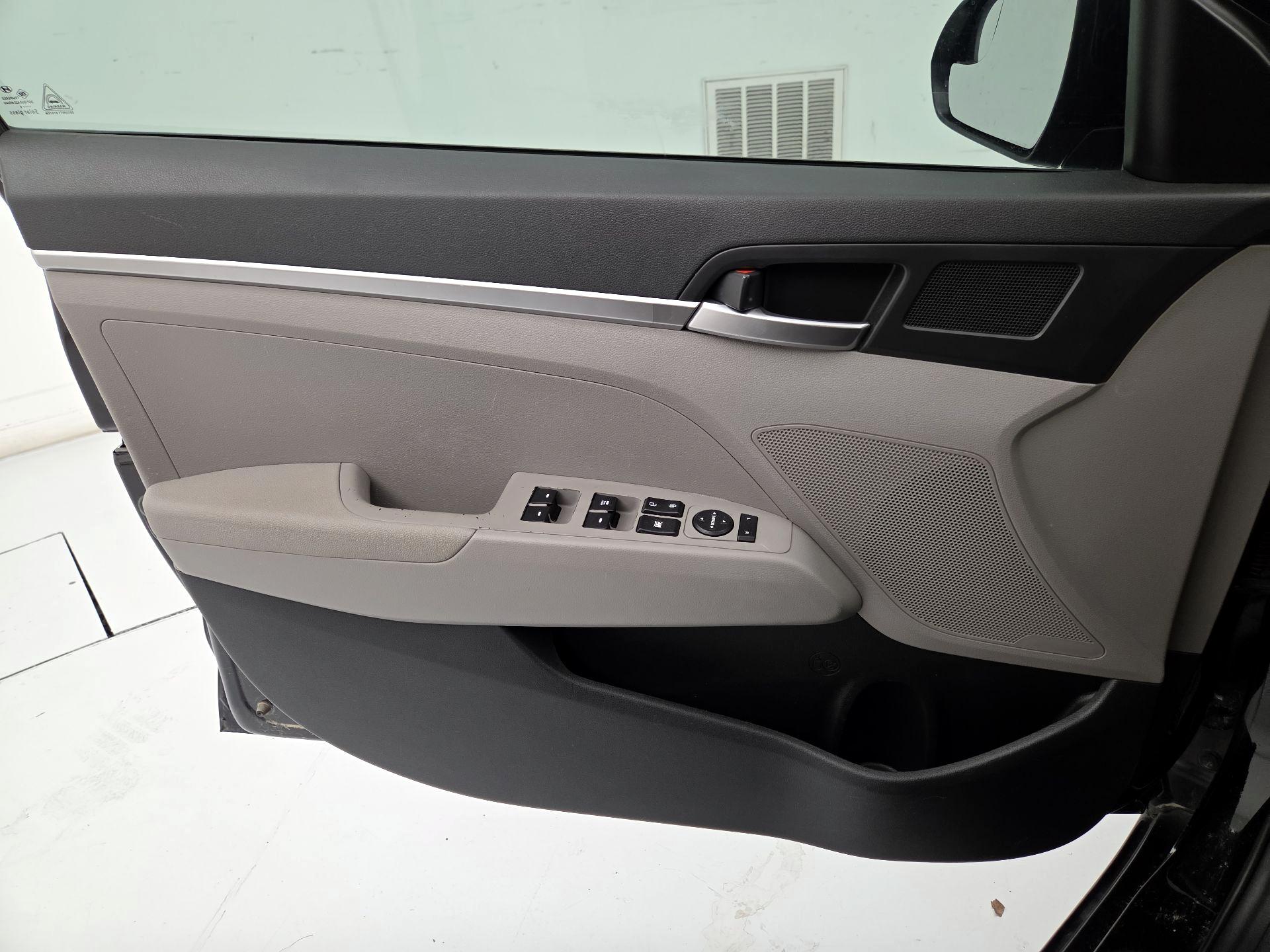 Thumbnail: 2019 Hyundai Elantra - 12