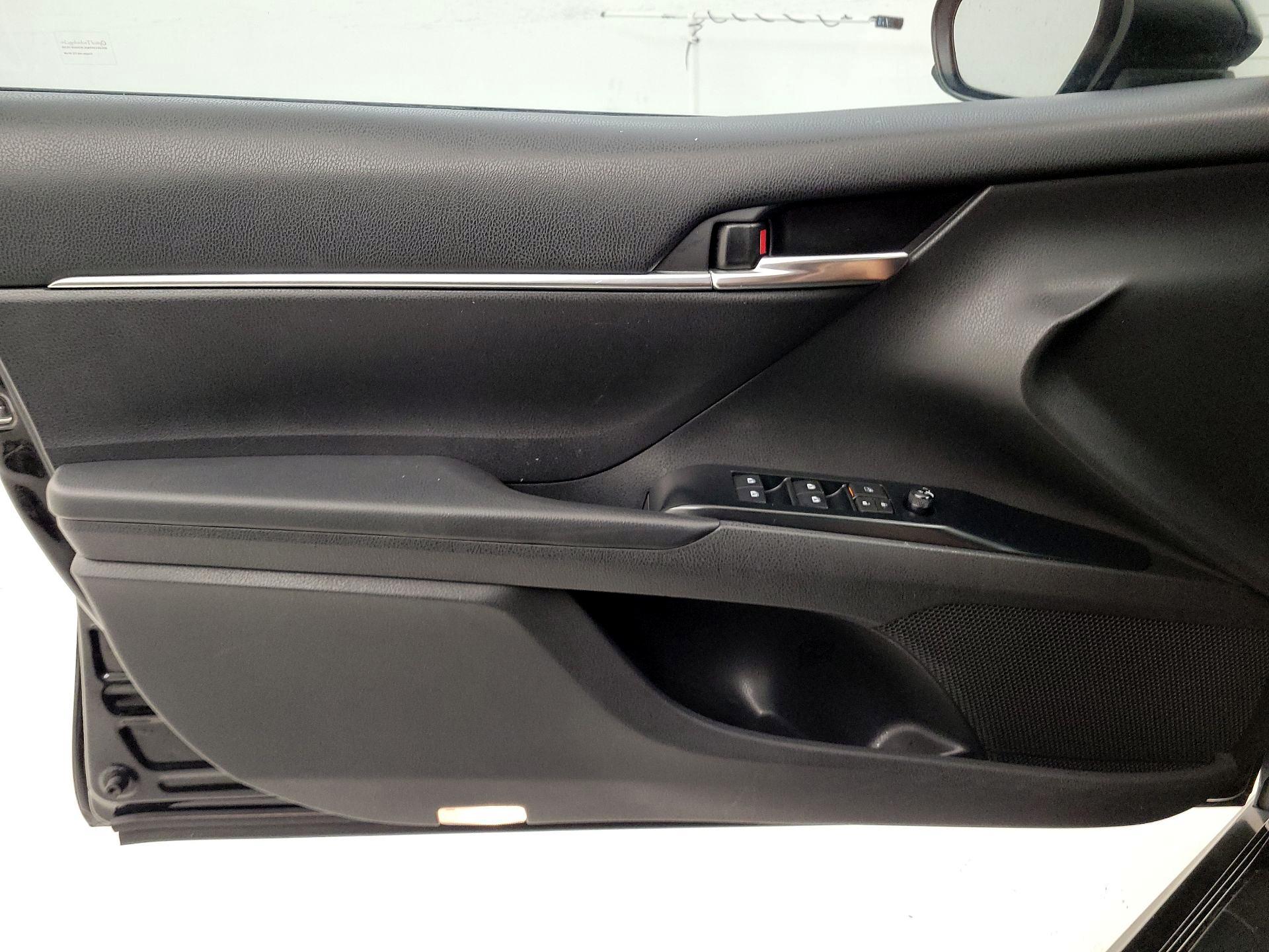 Thumbnail: 2019 Toyota Camry - 12