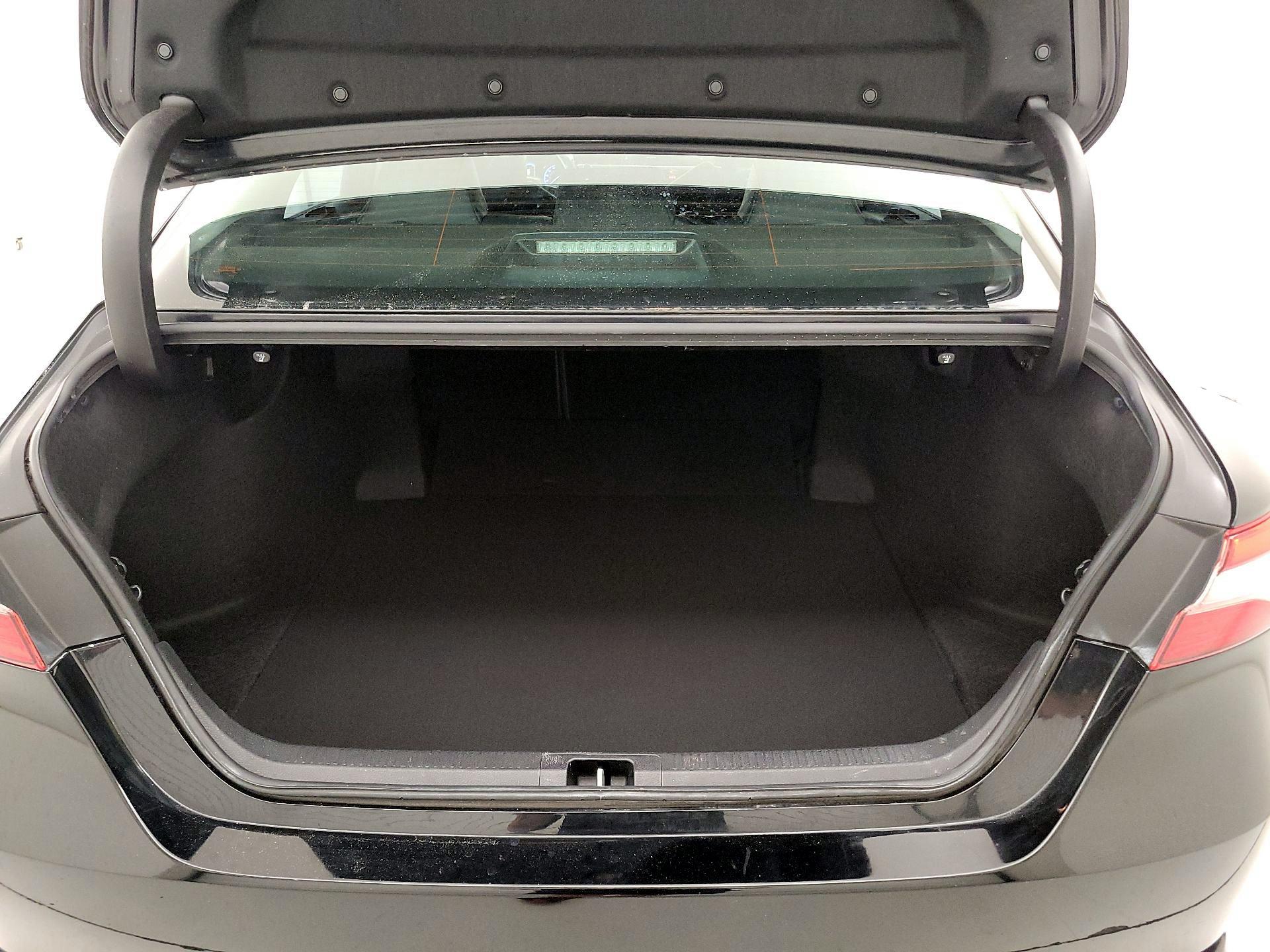 Thumbnail: 2019 Toyota Camry - 20
