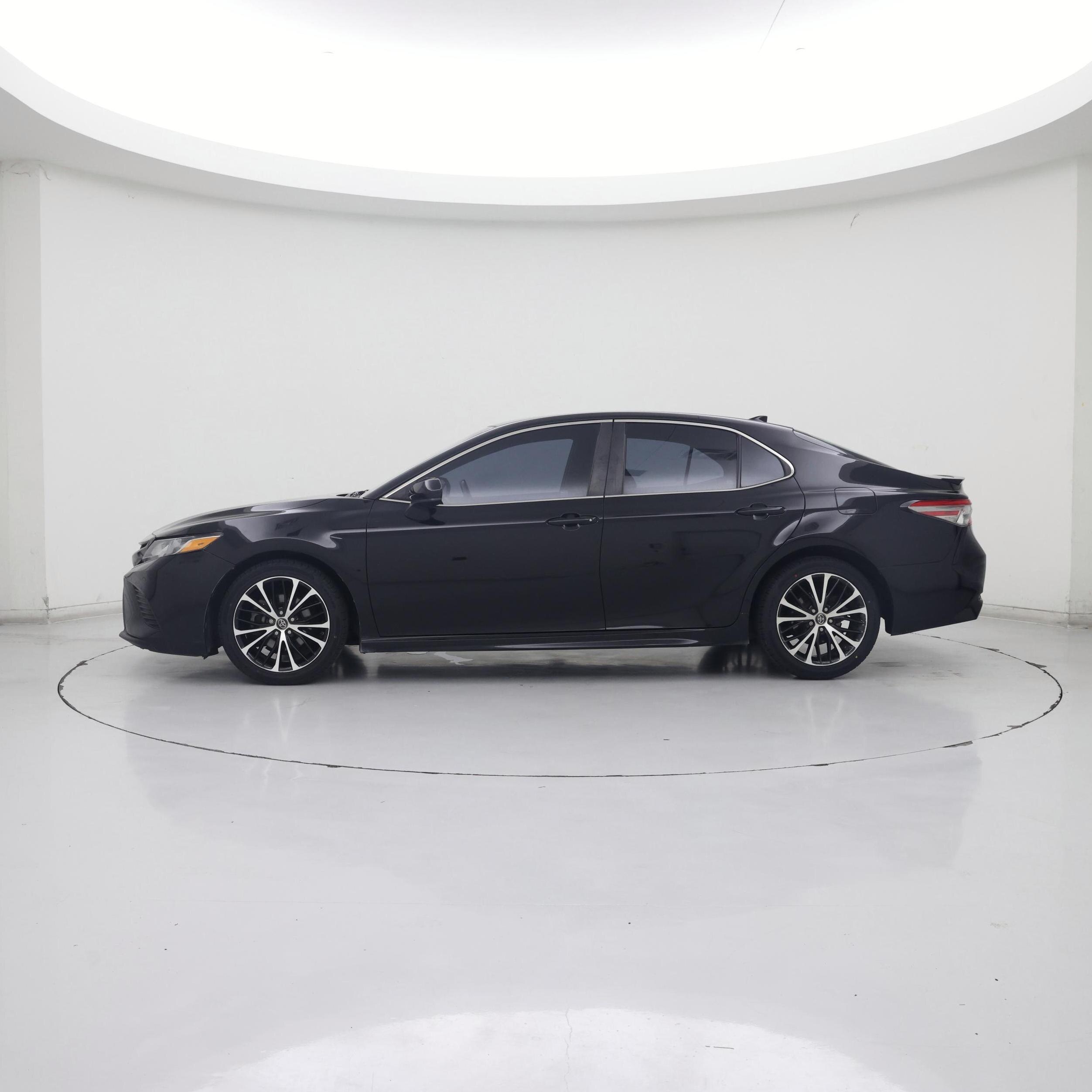 Thumbnail: 2019 Toyota Camry - 3